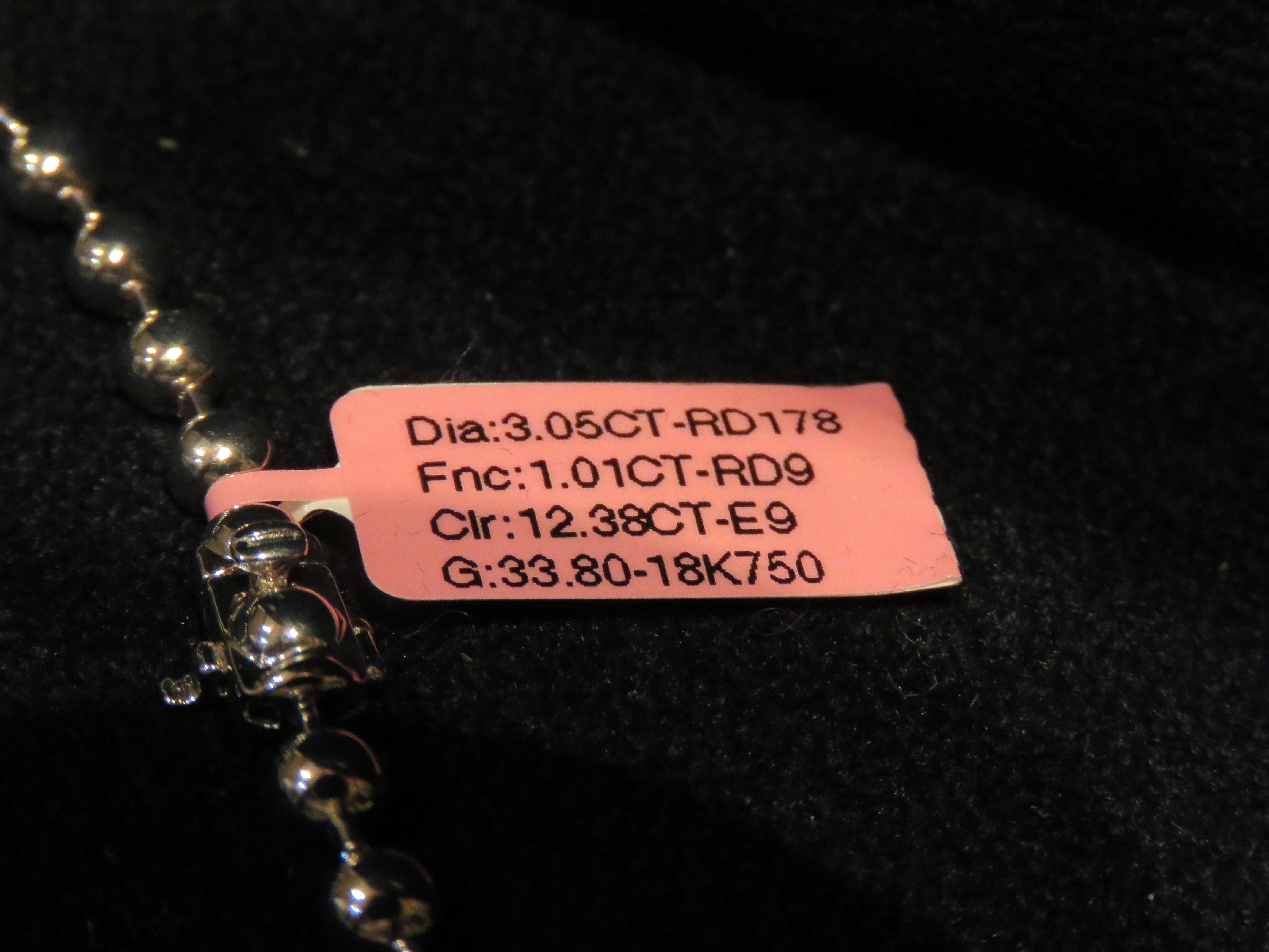 NWT $124, 490 Collana in oro 18KT con diamante smeraldo grande e fantasia Taj Pierre Hotel In condizioni Nuovo in vendita a New York, NY