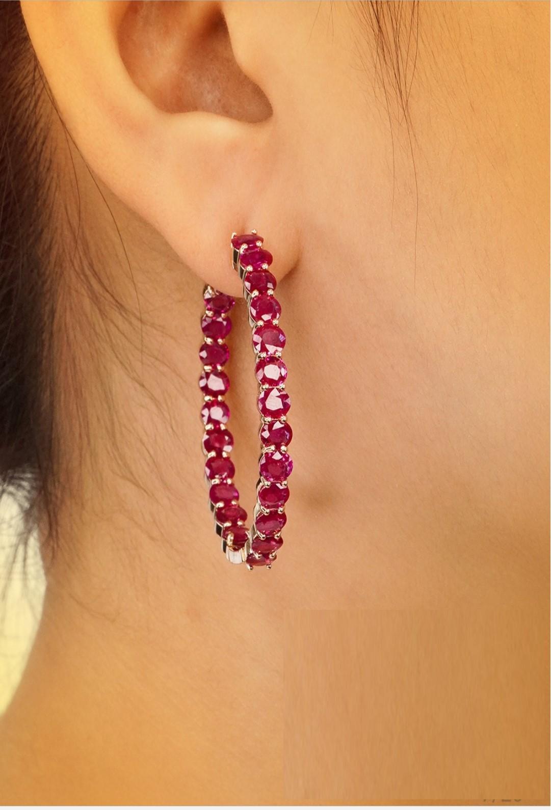 NWT $13, 350 18KT Gold Fancy Gorgeous Large Glittering Fancy Ruby Hoop Earrings Neuf - En vente à New York, NY