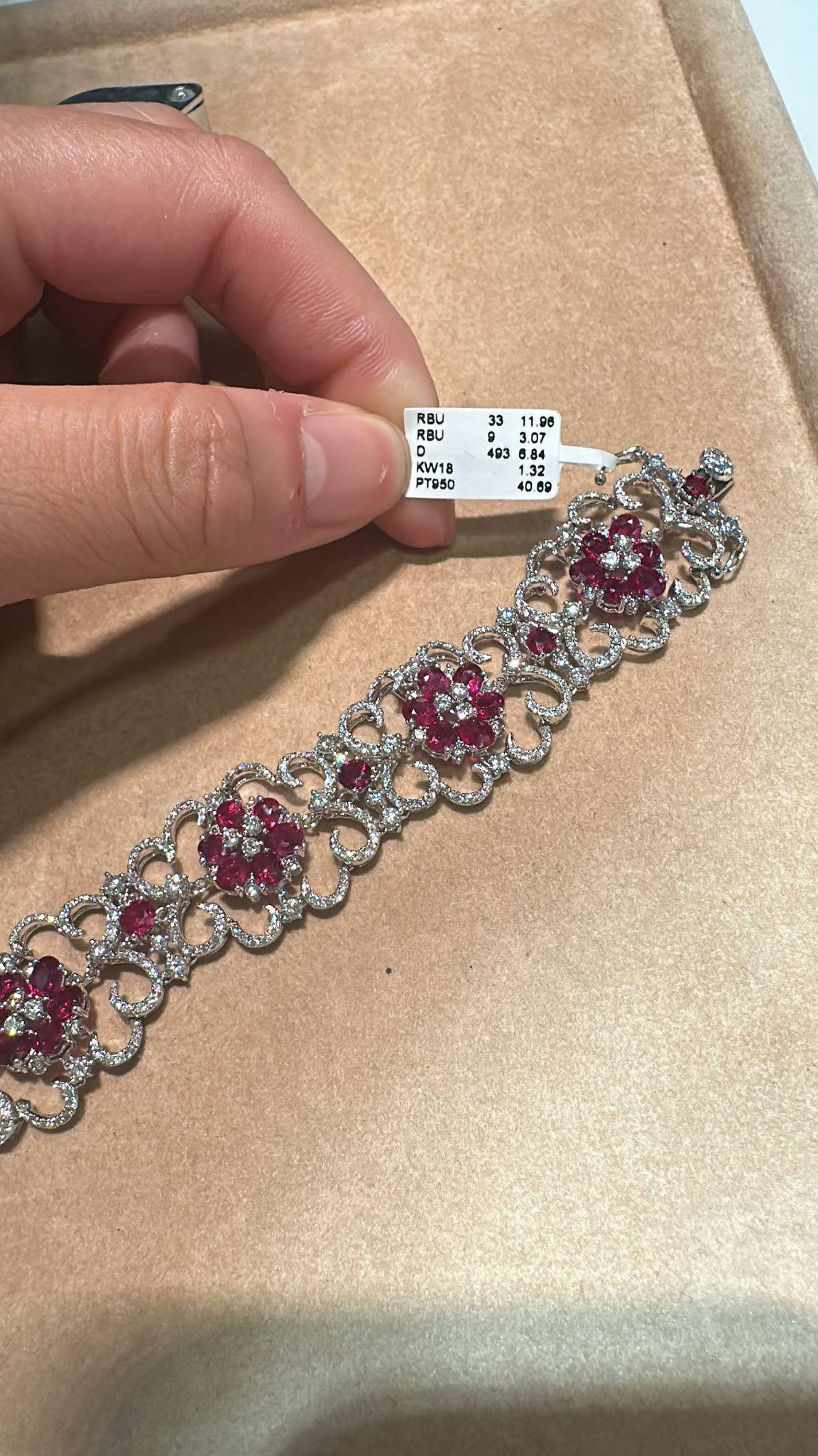 Taglio misto NWT $130, 000 Bracciale in oro 18KT 22CT splendido fiore birmano con rubino e diamante in vendita