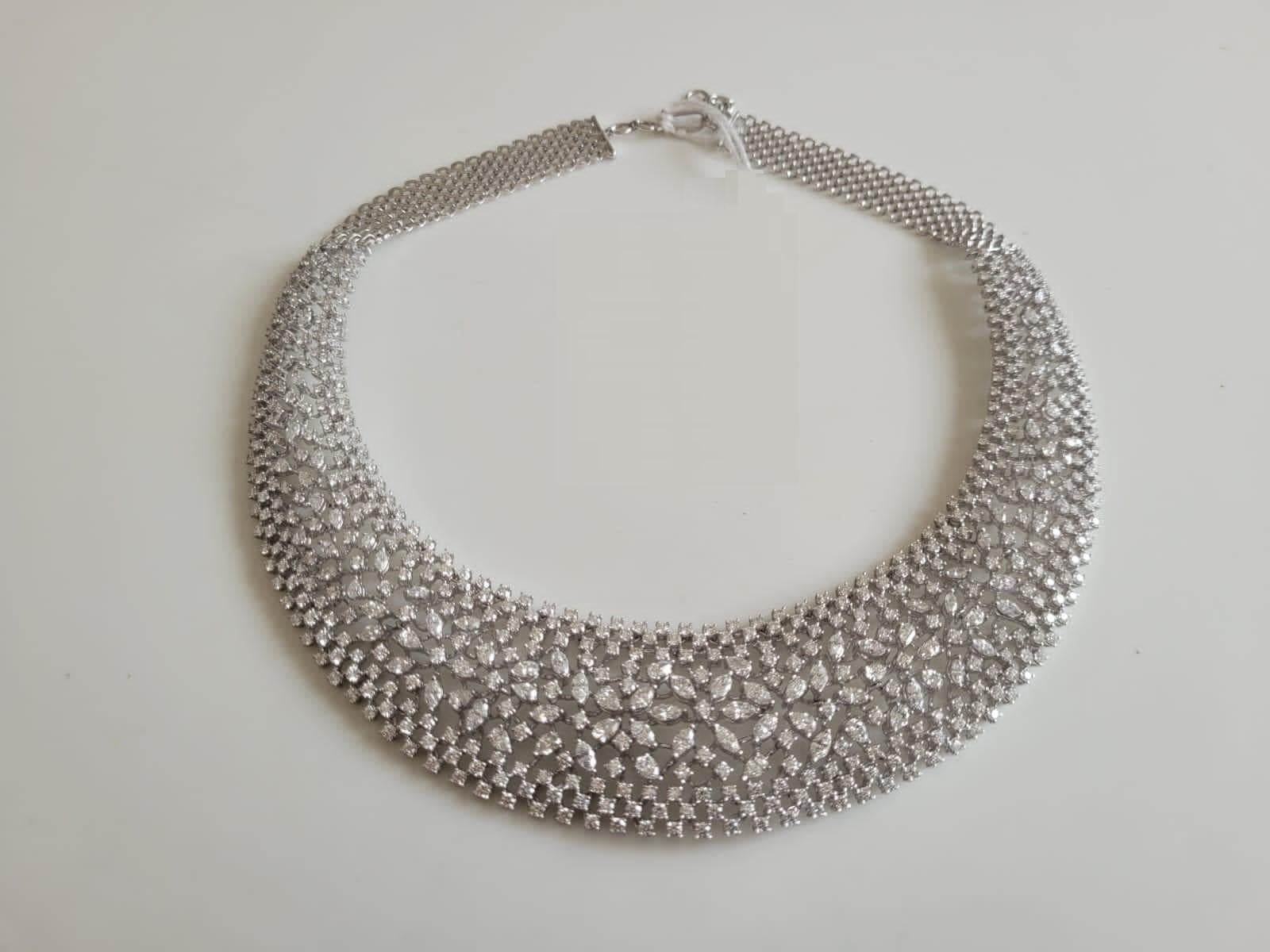 Il seguente articolo che offriamo è una rara, importante, spettacolare e brillante collana di diamanti in oro 18KT. La collana è formata da rari e magnifici diamanti a forma di fiore! T.C.W. Circa 22CTS!!! Questa magnifica collana è un raro campione