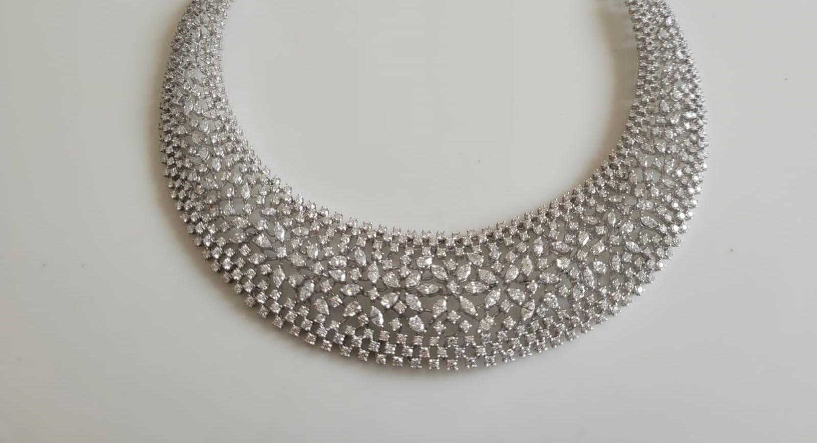 NEU $132, 750 18KT Gold Magnificent Diamant-Blumen-Halskette mit Blumenmotiv, neu mit Diamanten (Antiker Kissenschliff) im Angebot