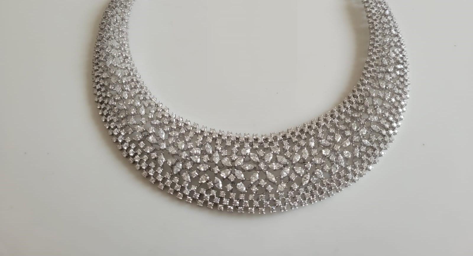 Taglio cuscino antico NWT $132, 750 Oro 18KT Magnifica collana floreale di diamanti in vendita