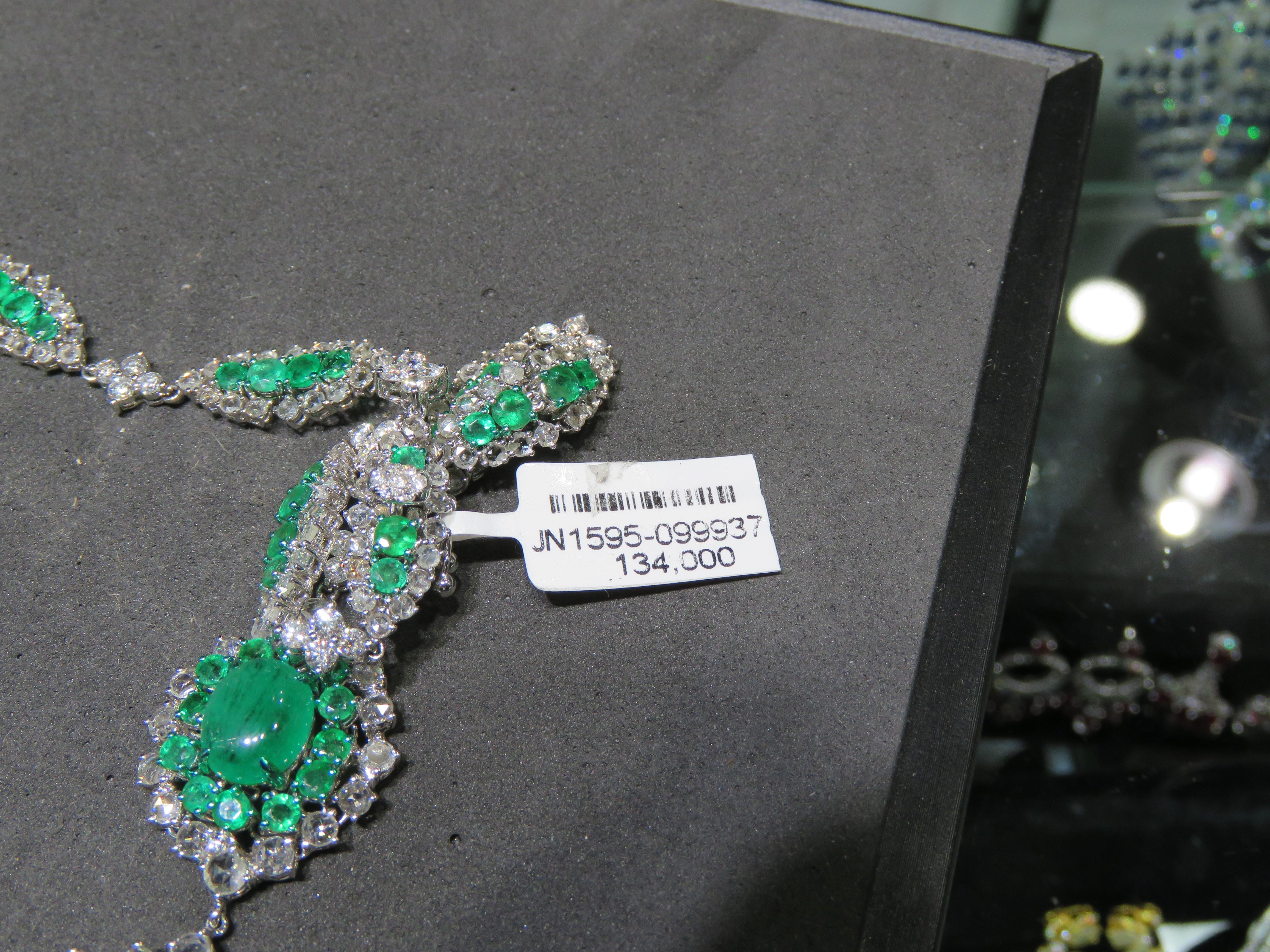 NWT $134, 000 18KT Gold Rare Important Fancy 70CT Emerald Diamond Drop Necklace In New Condition For Sale In New York, NY