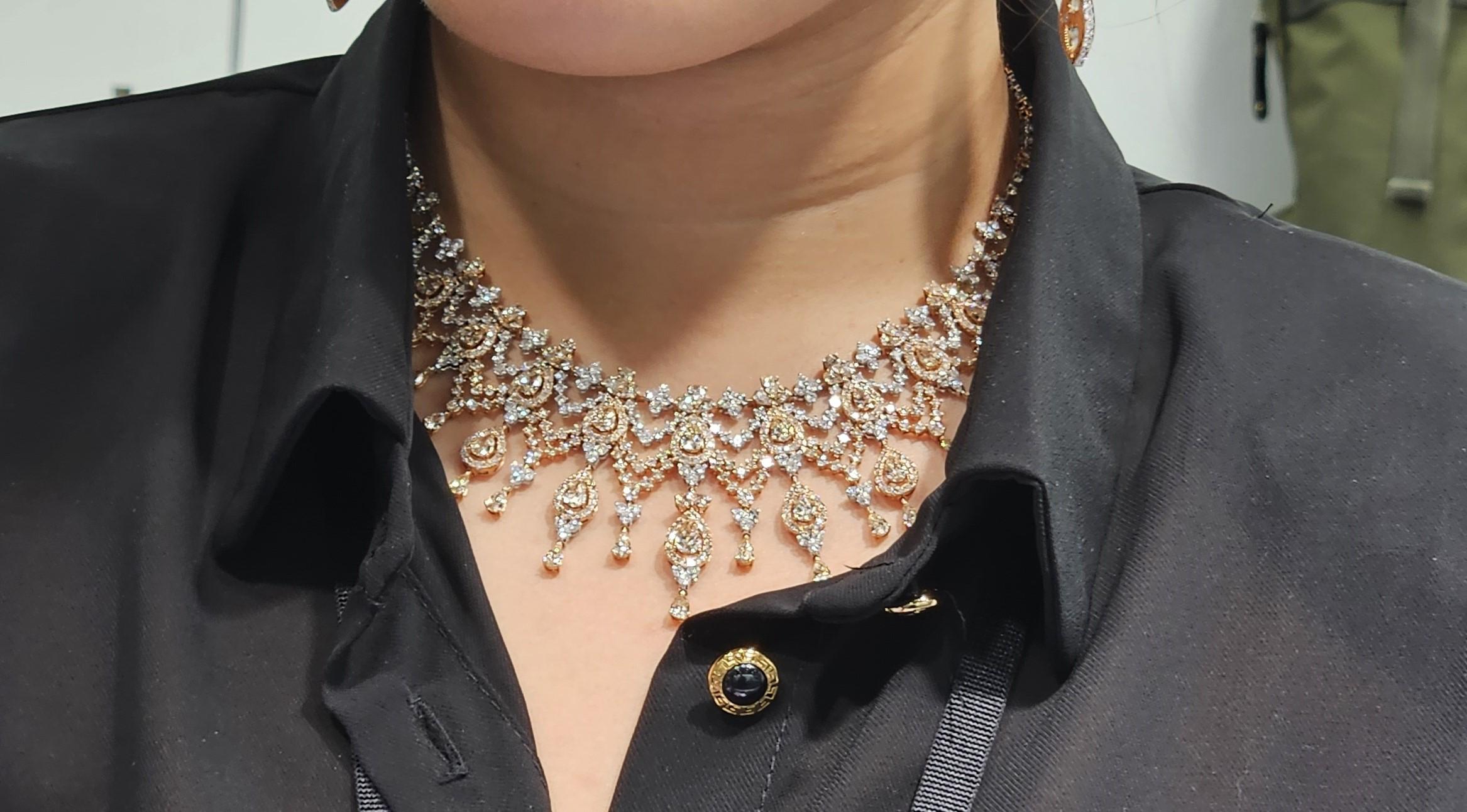NEU $135, 000 18KT Gold Seltene große Fancy Gorgeous Gelbe Diamant- Fransen-Halskette, NEU im Zustand „Neu“ im Angebot in New York, NY