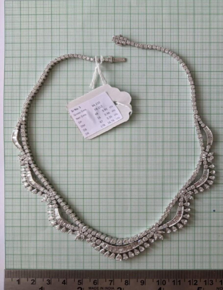 Taglio misto NWT $137, 500 Oro 18KT Importante collana di diamanti elaborati 25CT in vendita