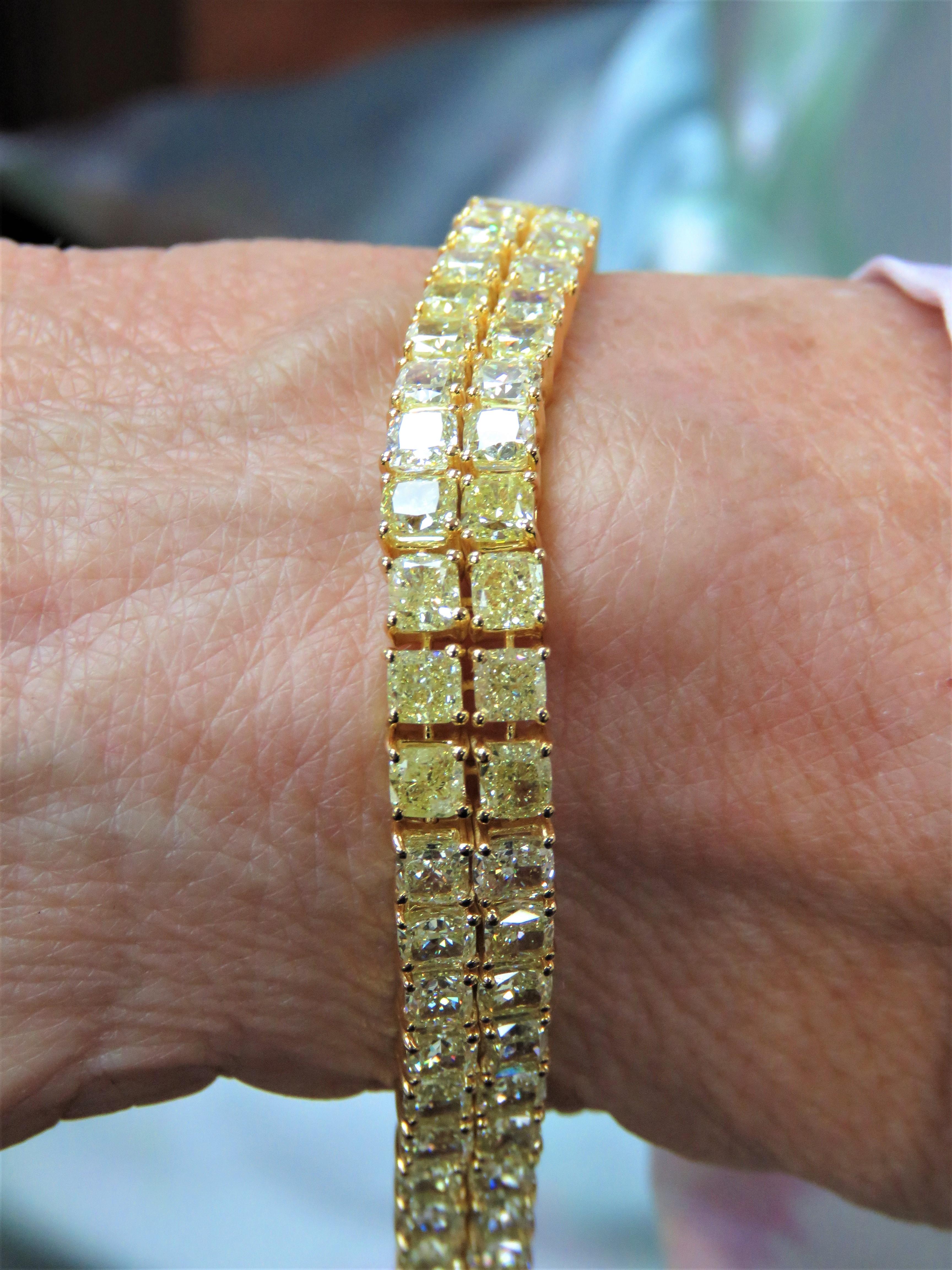 Women's Nwt $137, 644 Rare Fancy 18kt Gold Gorgeous 24ct Fancy Yellow Diamond Bracelet For Sale