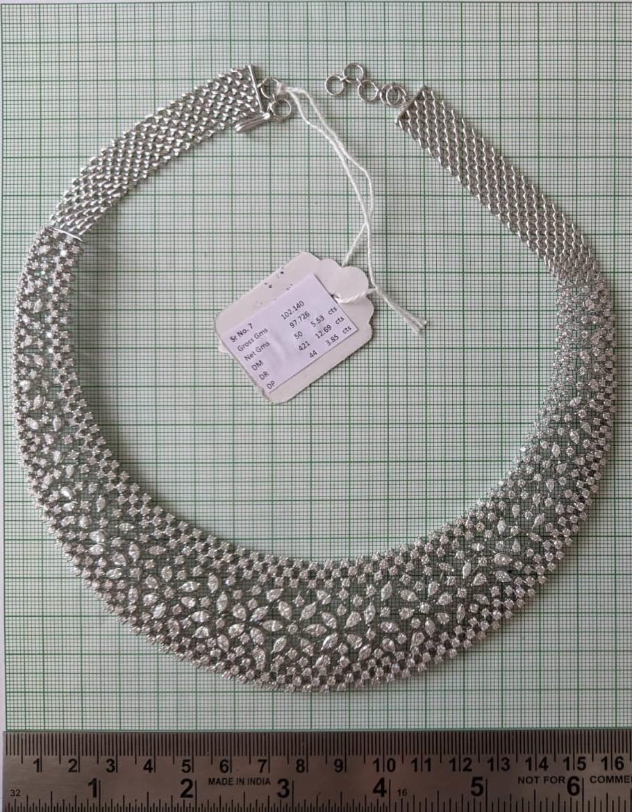 Taglio misto NWT $139, 500 Oro 18KT Importante Collana di diamanti elaborata con fiori di fantasia in vendita