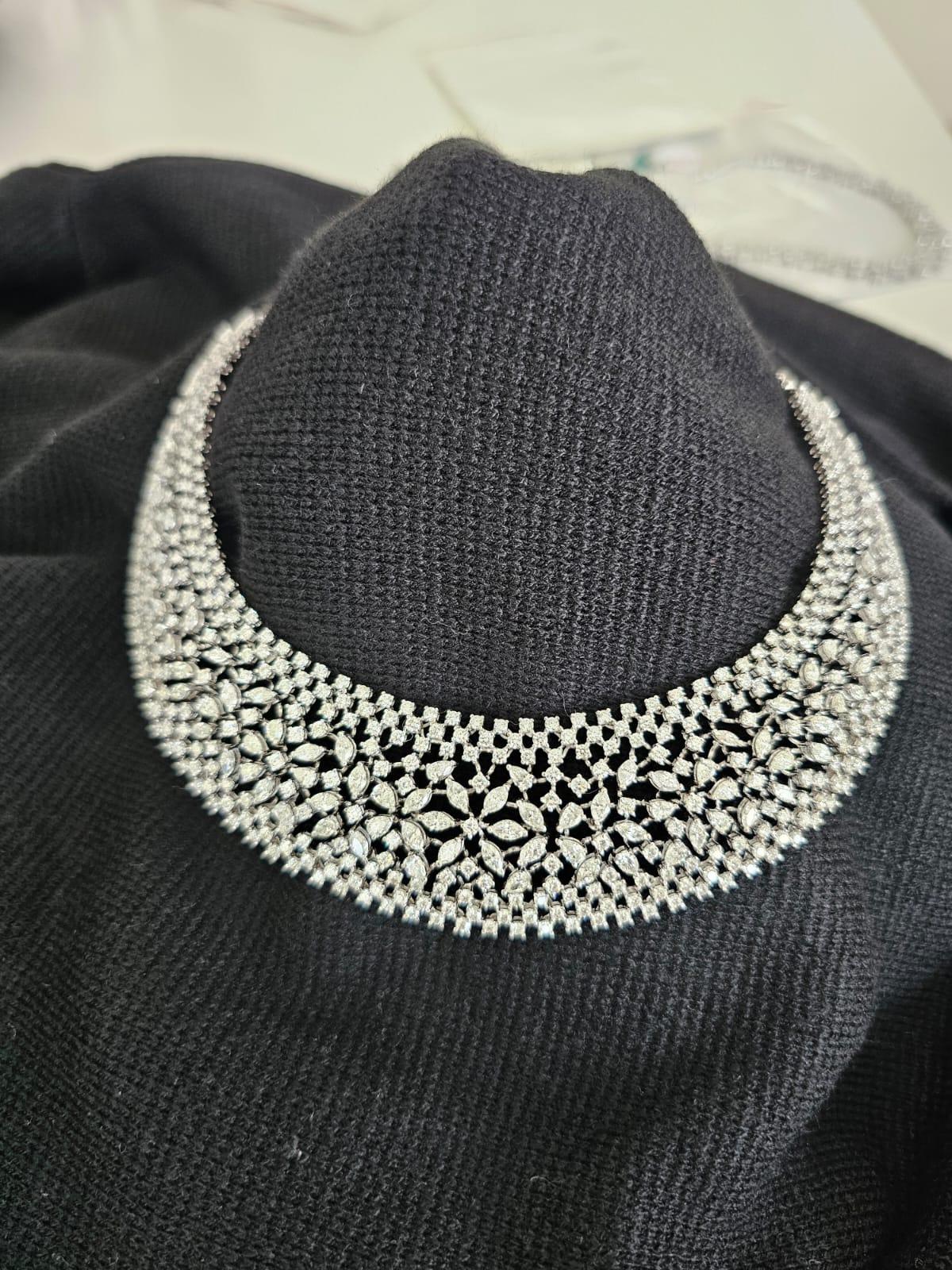 NWT $139, 500 Oro 18KT Importante Collana di diamanti elaborata con fiori di fantasia In condizioni Nuovo in vendita a New York, NY