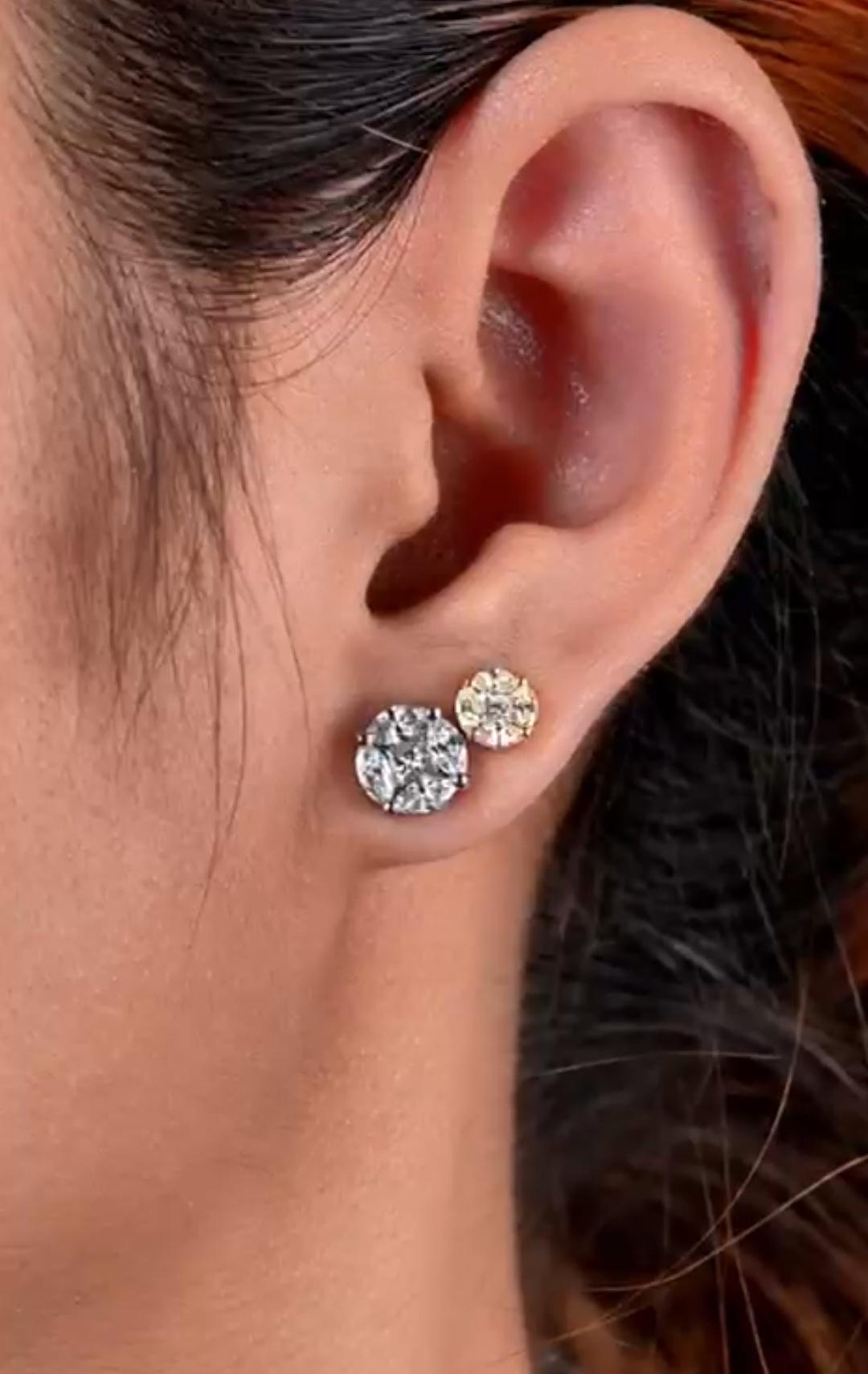 Donna NWT $14,000 Orecchini a perno con diamanti gialli e bianchi scintillanti in vendita