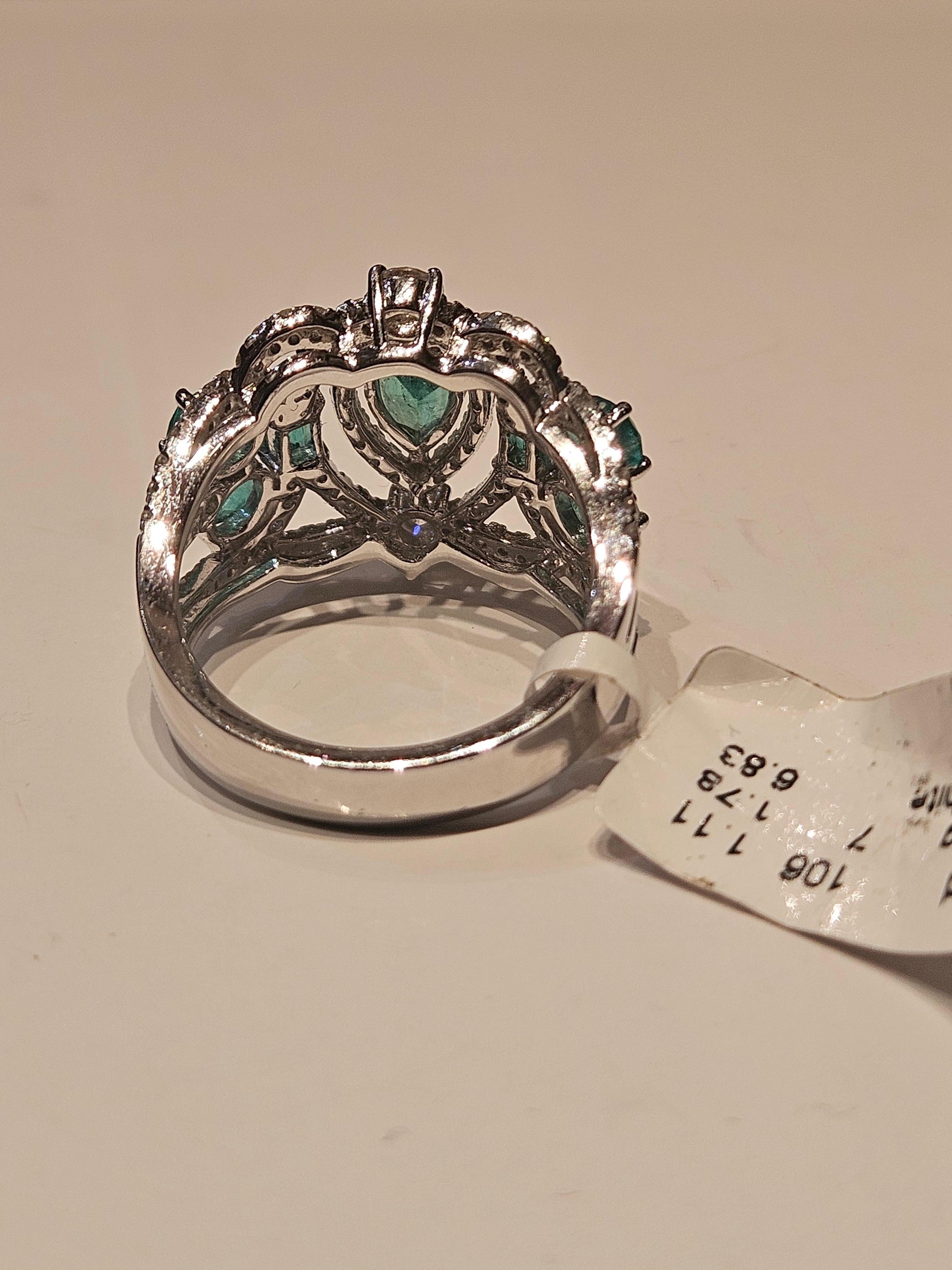 NWT $14, 500 18KT Gold Wunderschöne große Fancy kolumbianischen Smaragd Diamant Ring für Damen oder Herren im Angebot