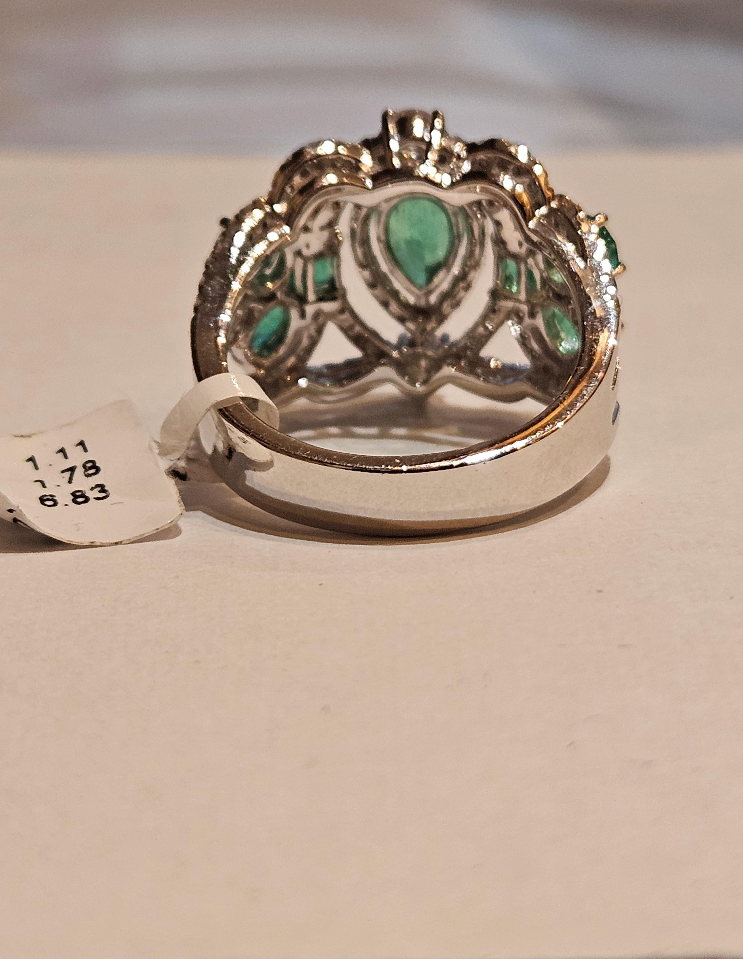 NWT $14, 500 18KT Gold Wunderschöne große Fancy kolumbianischen Smaragd Diamant Ring im Angebot 2