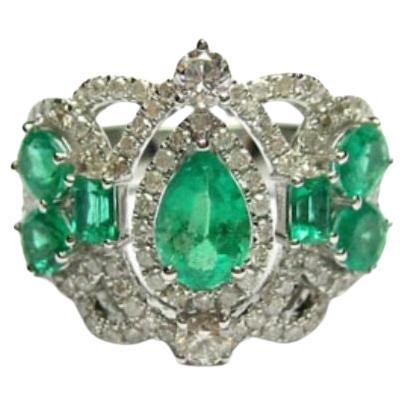 NWT $14, 500 18KT Gold Gorgeous Large Fancy Colombian Emerald Diamond Ring For Sale
