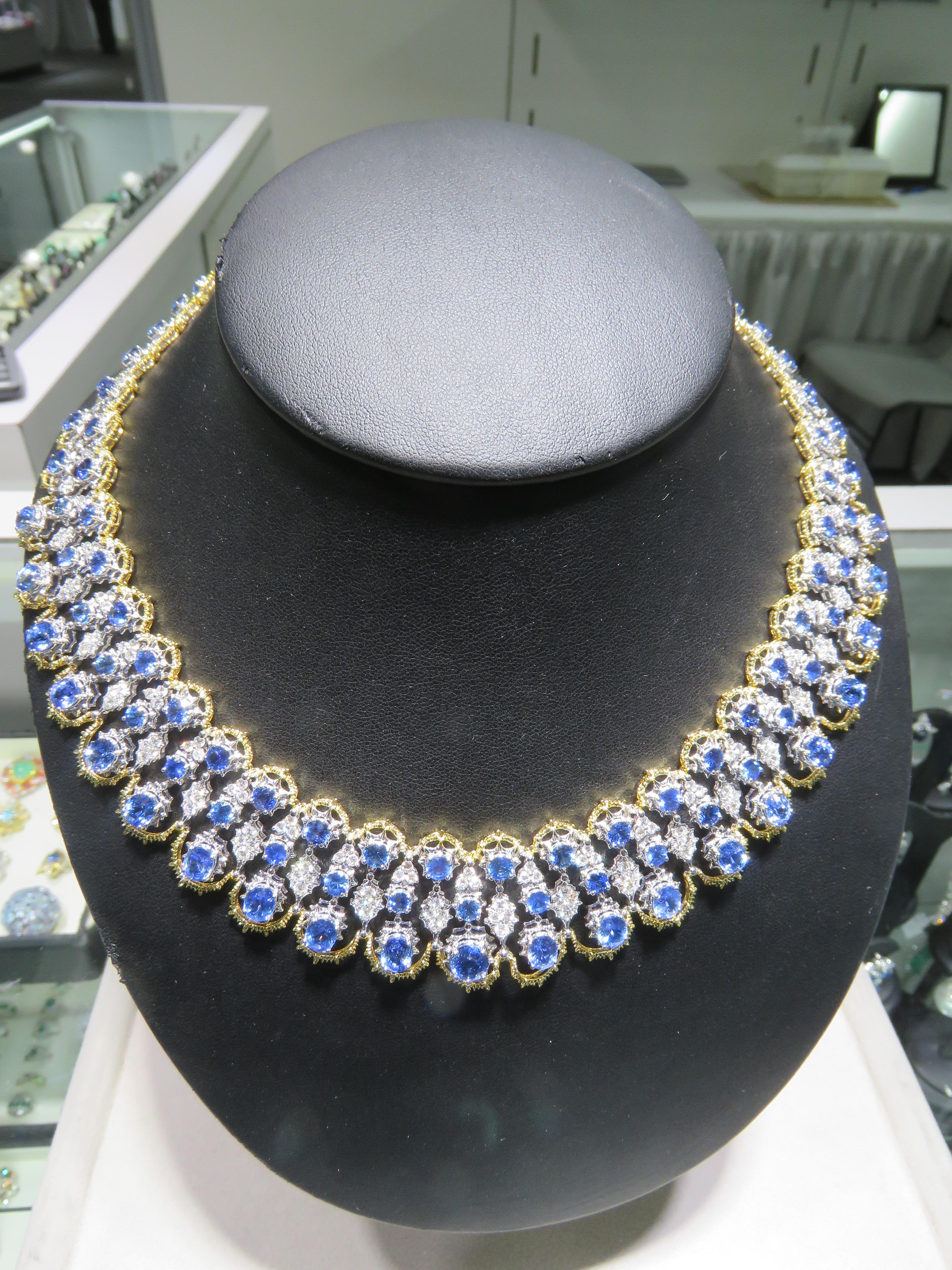 Il seguente oggetto è un'importante e rara collana di diamanti con zaffiro di lusso in oro 18KT. La collana è composta da una grande e splendida serie di zaffiri e diamanti!!! T.C.W. Circa 45CTS!!! Questa splendida collana è un raro campione di un