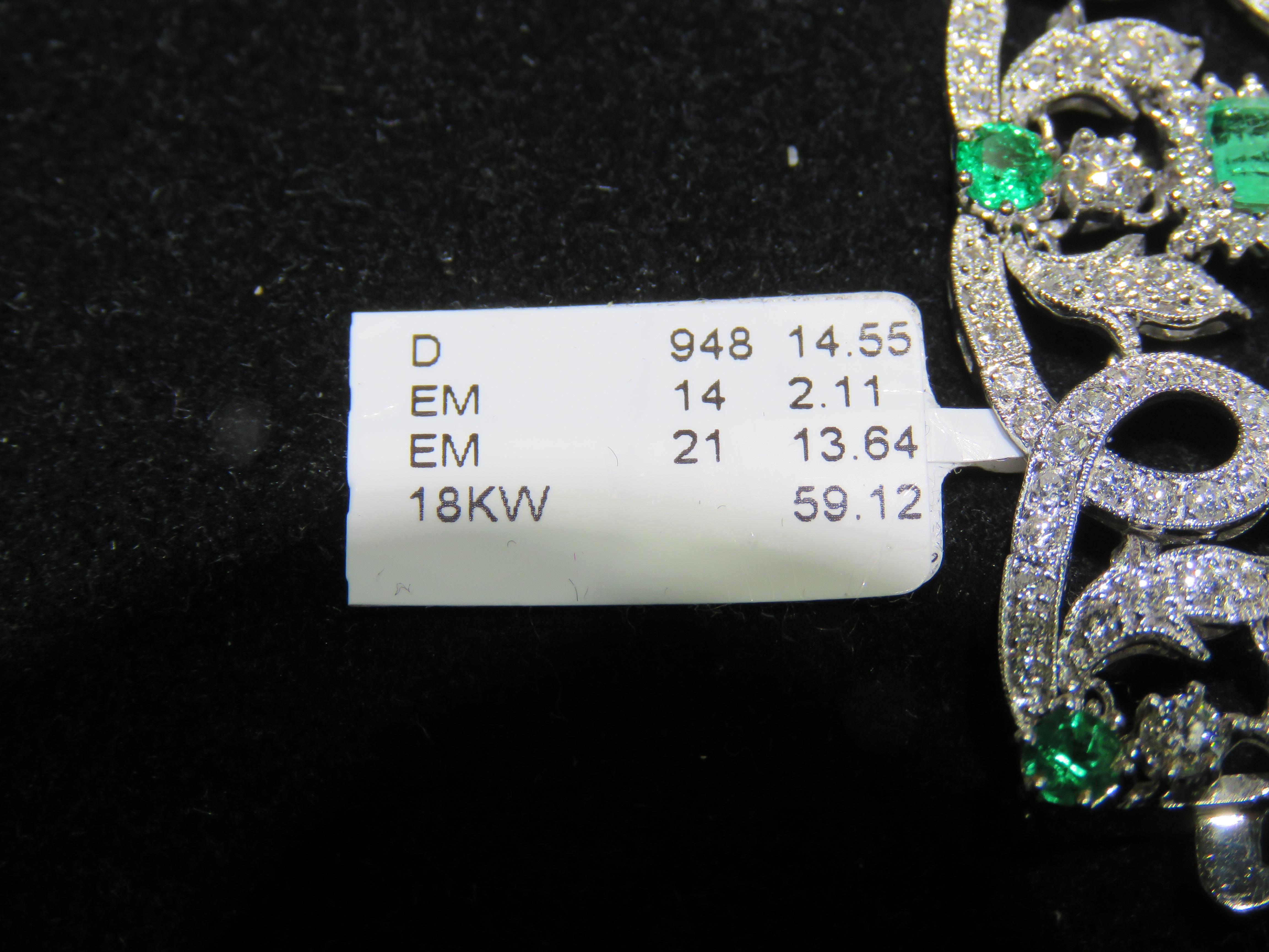 NWT $145, 000 18kt Gold Glittering Fancy Large Green Emerald Diamond Bracelet In New Condition For Sale In New York, NY