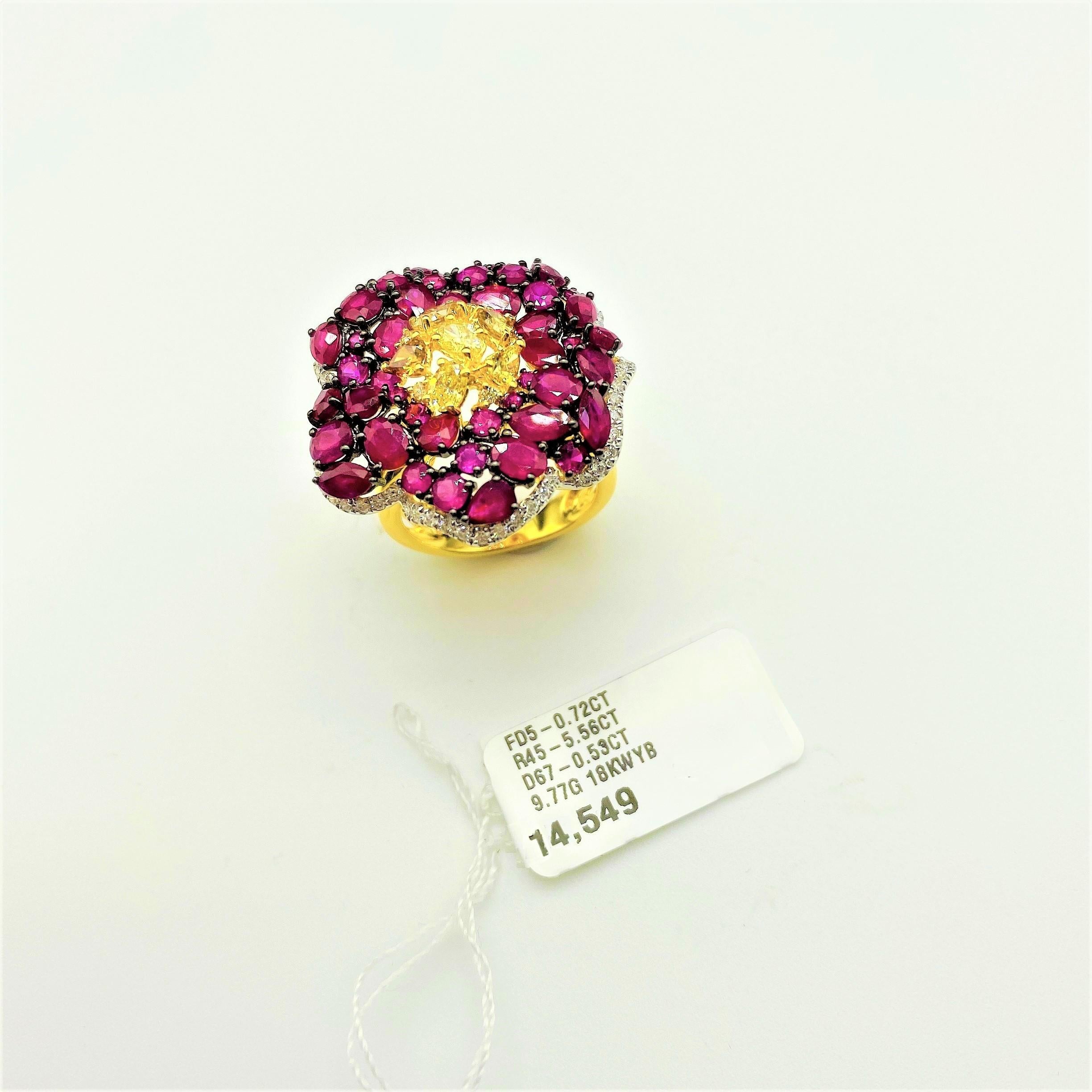 NWT $14, 549 18kt Gold Gorgeous 7ct Fancy Ruby Yellow Diamond Floral Flower Ring In New Condition For Sale In New York, NY