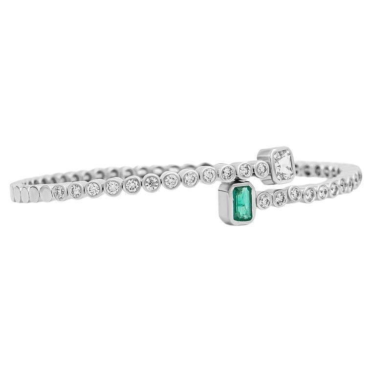 NWT 14 Karat White Gold Glittering Green Emerald White Sapphire Bangle Bracelet For Sale