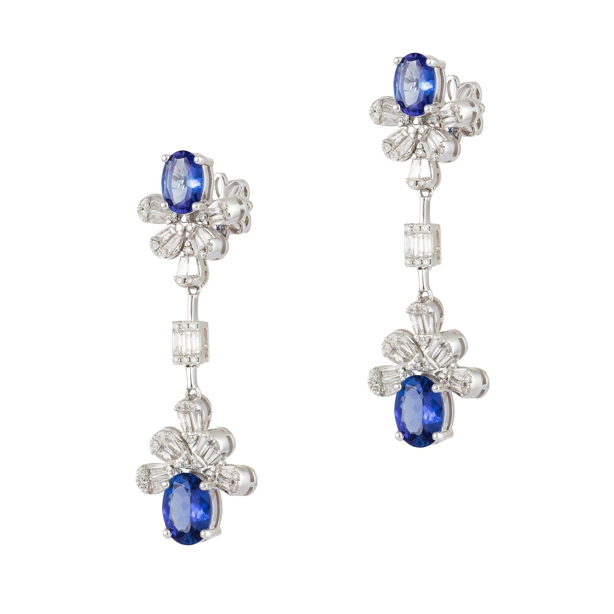 Il seguente articolo che offriamo è questo raro e importante orecchino in oro 18KT, splendido e scintillante, con tanzanite e diamanti taglio fantasia. Gli orecchini contengono circa 5,25 carati di splendide tanzaniti e diamanti dal taglio ovale!!!