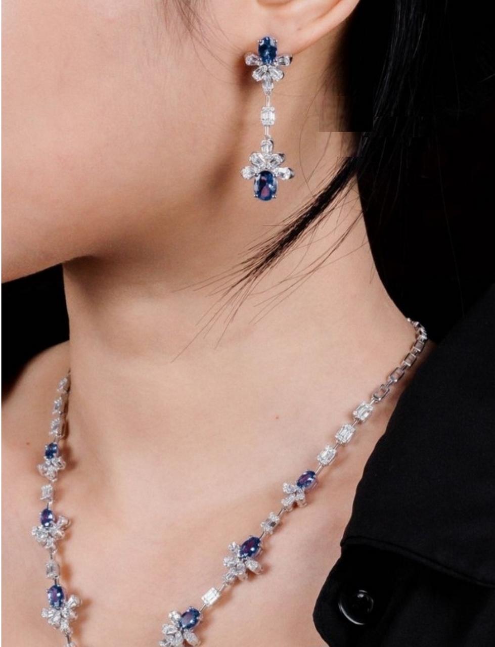 NWT $15, 000 Orecchini di diamanti di tanzanite floreale 18KT Fancy Large Glittering In condizioni Nuovo in vendita a New York, NY