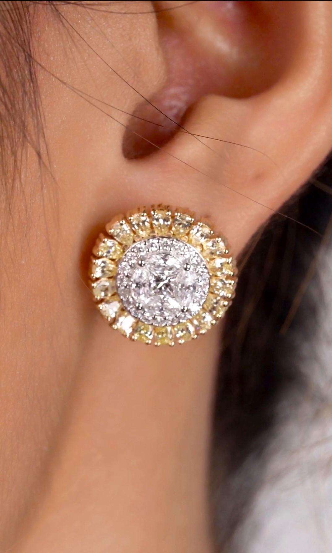 Mixed Cut NWT $15, 000 18KT Gold Large Fancy Yellow Diamond White Diamond Stud Earrings For Sale