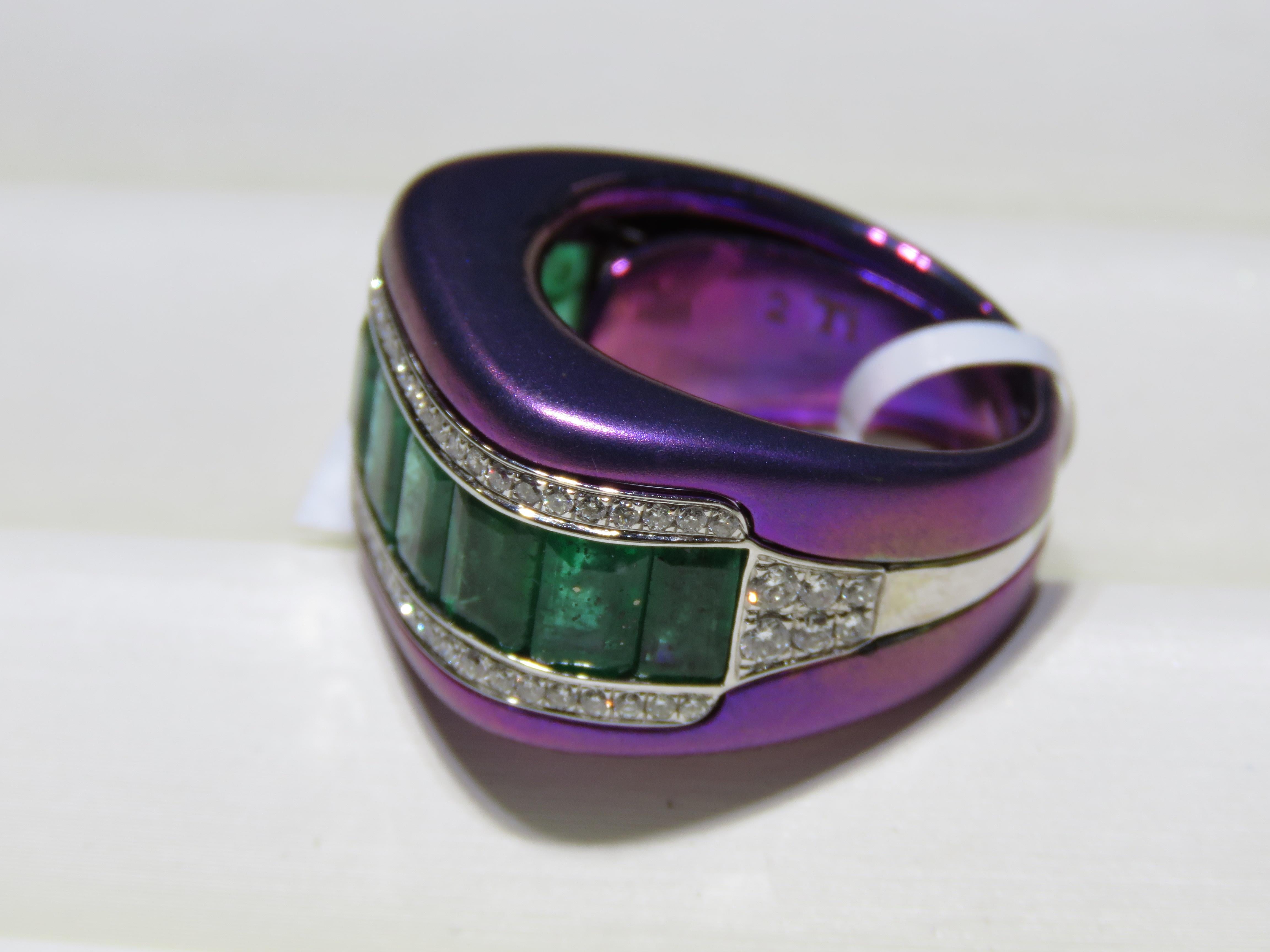 NWT 15, 000 18KT Gold Violet Purple Titanium Gorgeous Fancy Emerald Diamond Ring im Zustand „Neu“ im Angebot in New York, NY