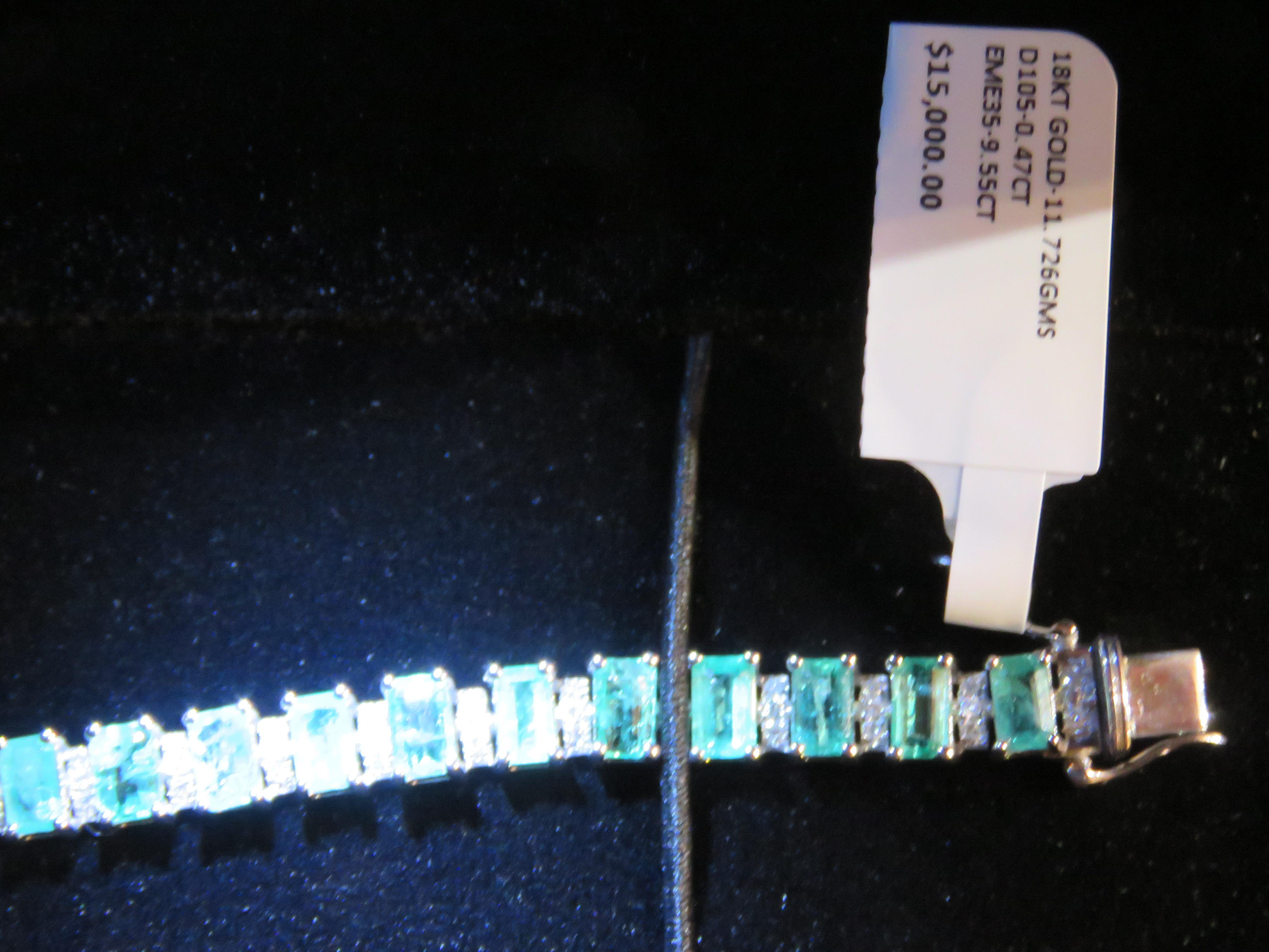 NWT $15,000 18KT Fancy Large Glittering Fancy Green Smaragd Diamant-Armband (Gemischter Schliff) im Angebot