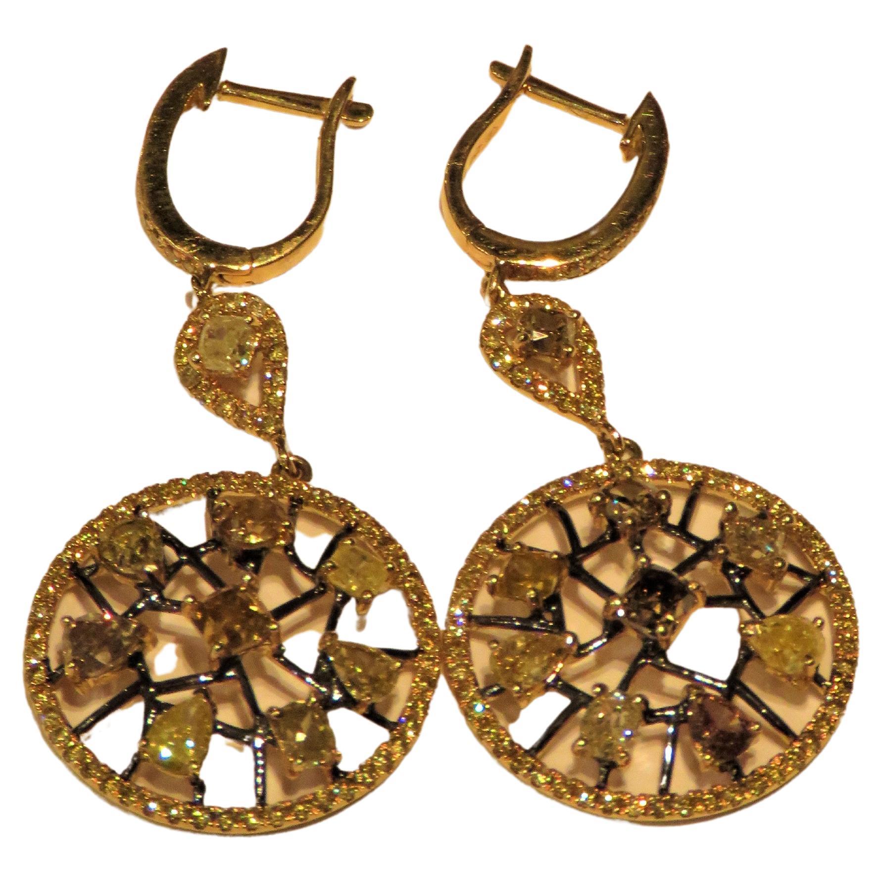 Magnifiques boucles d'oreilles cognac en or 18 carats avec diamants jaunes fantaisie de 4 carats, 15 000 $, neuves avec étiquette en vente