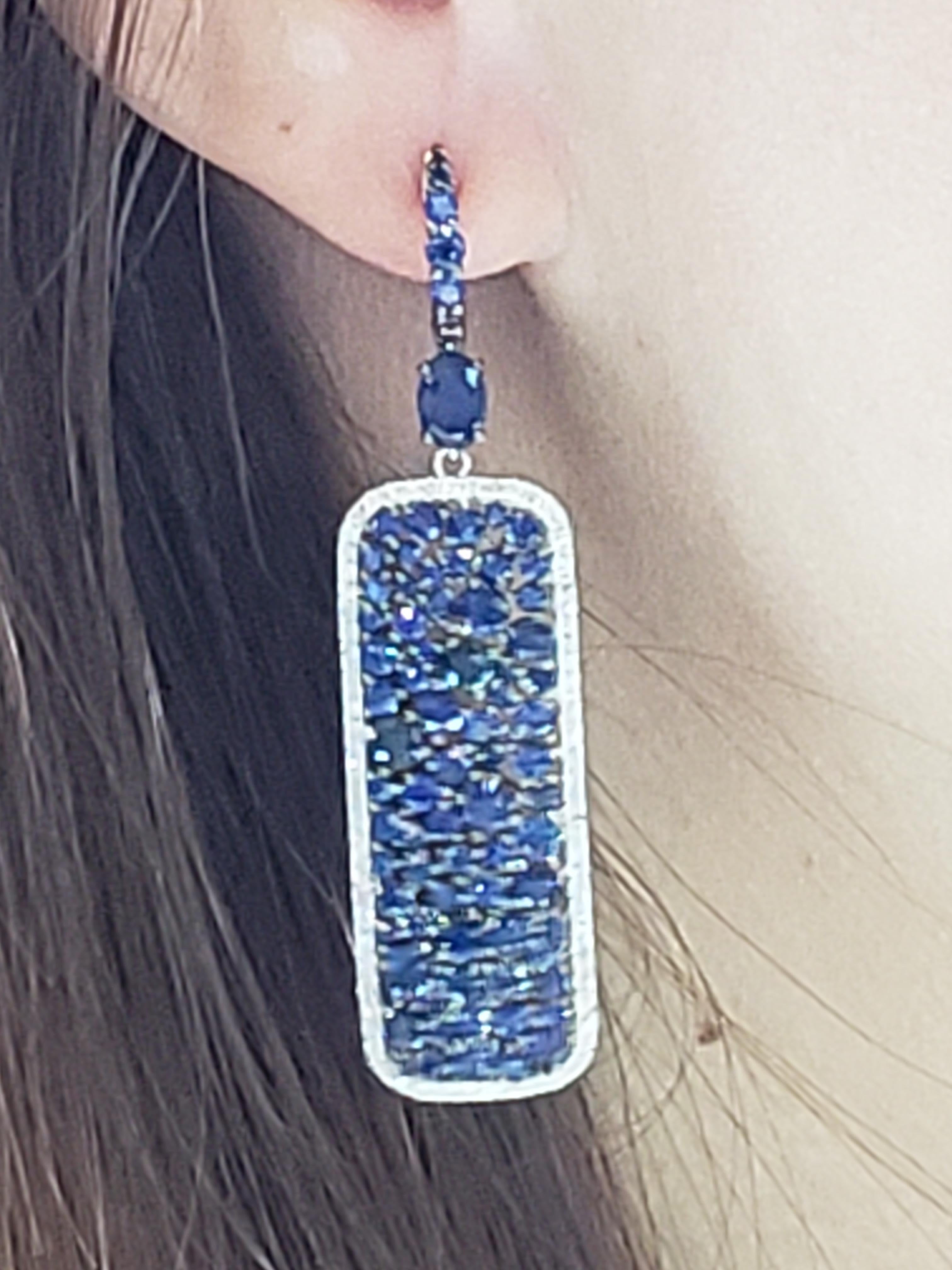 NWT $16, 219 Orecchini in oro 18KT con diamanti e zaffiri blu rari e fantasiosi In condizioni Nuovo in vendita a New York, NY