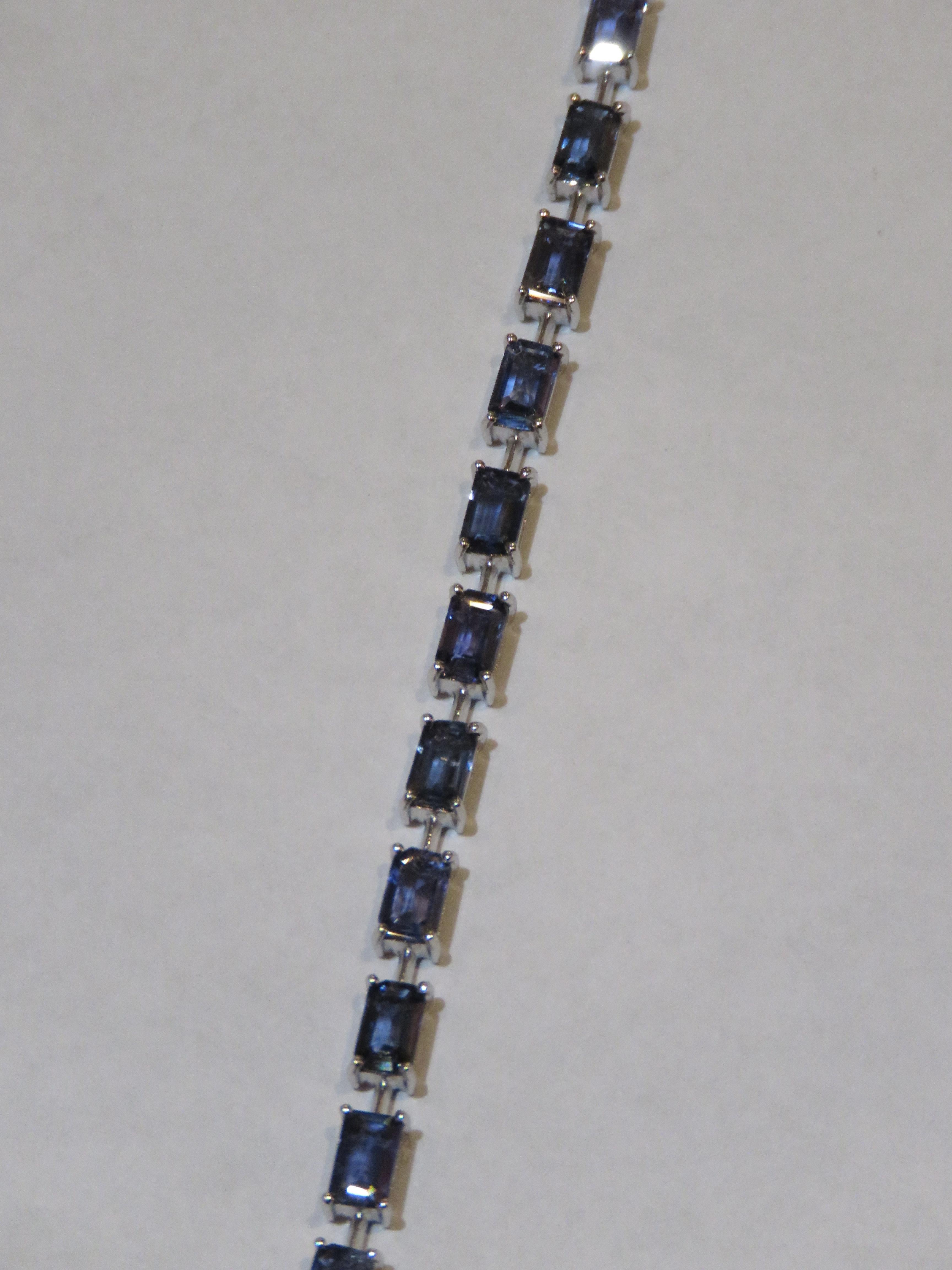 NWT $16, 500 Collana 18KT Fancy Large Glittering 13.50CT Fancy Sapphire Diamond In condizioni Nuovo in vendita a New York, NY