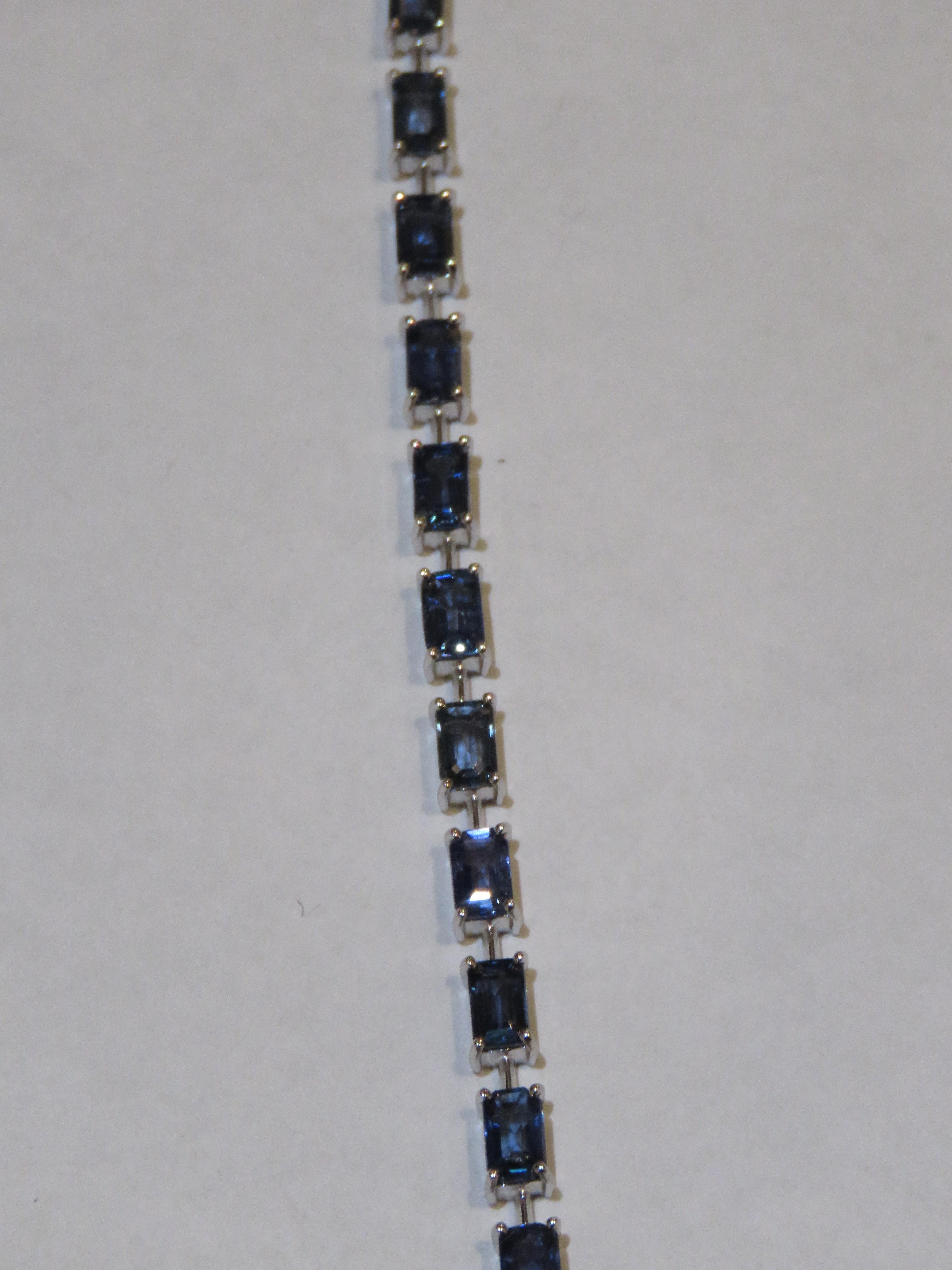 Donna NWT $16, 500 Collana 18KT Fancy Large Glittering 13.50CT Fancy Sapphire Diamond in vendita