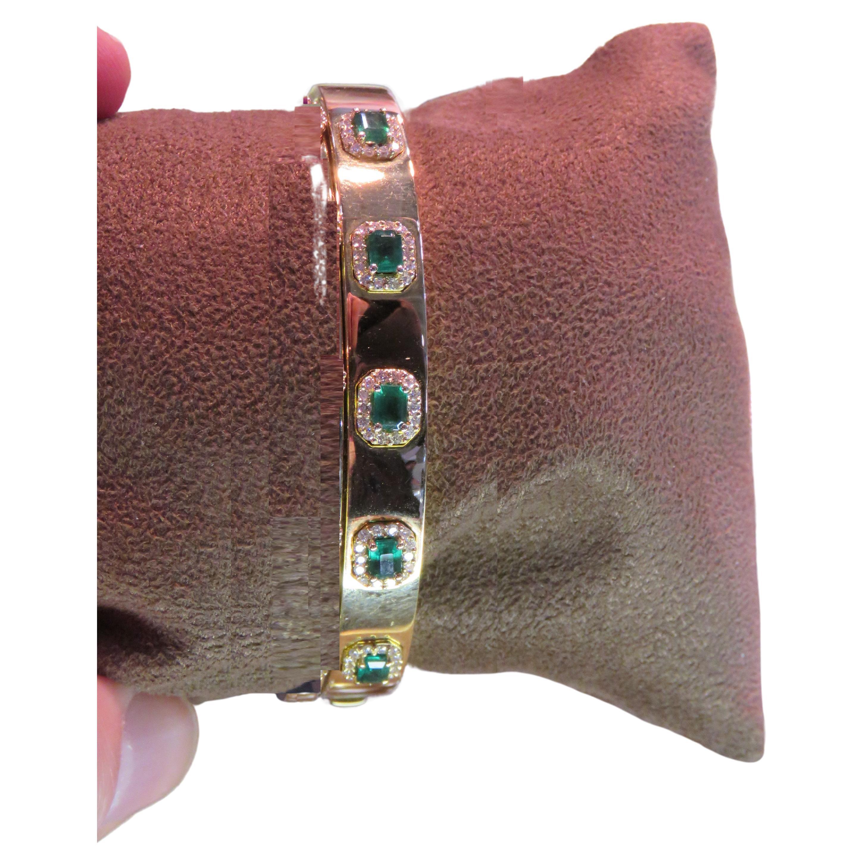 NWT $16, 900 18KT Gold Fancy Glittering Emerald Diamond Bracelet Bangle Cuff For Sale