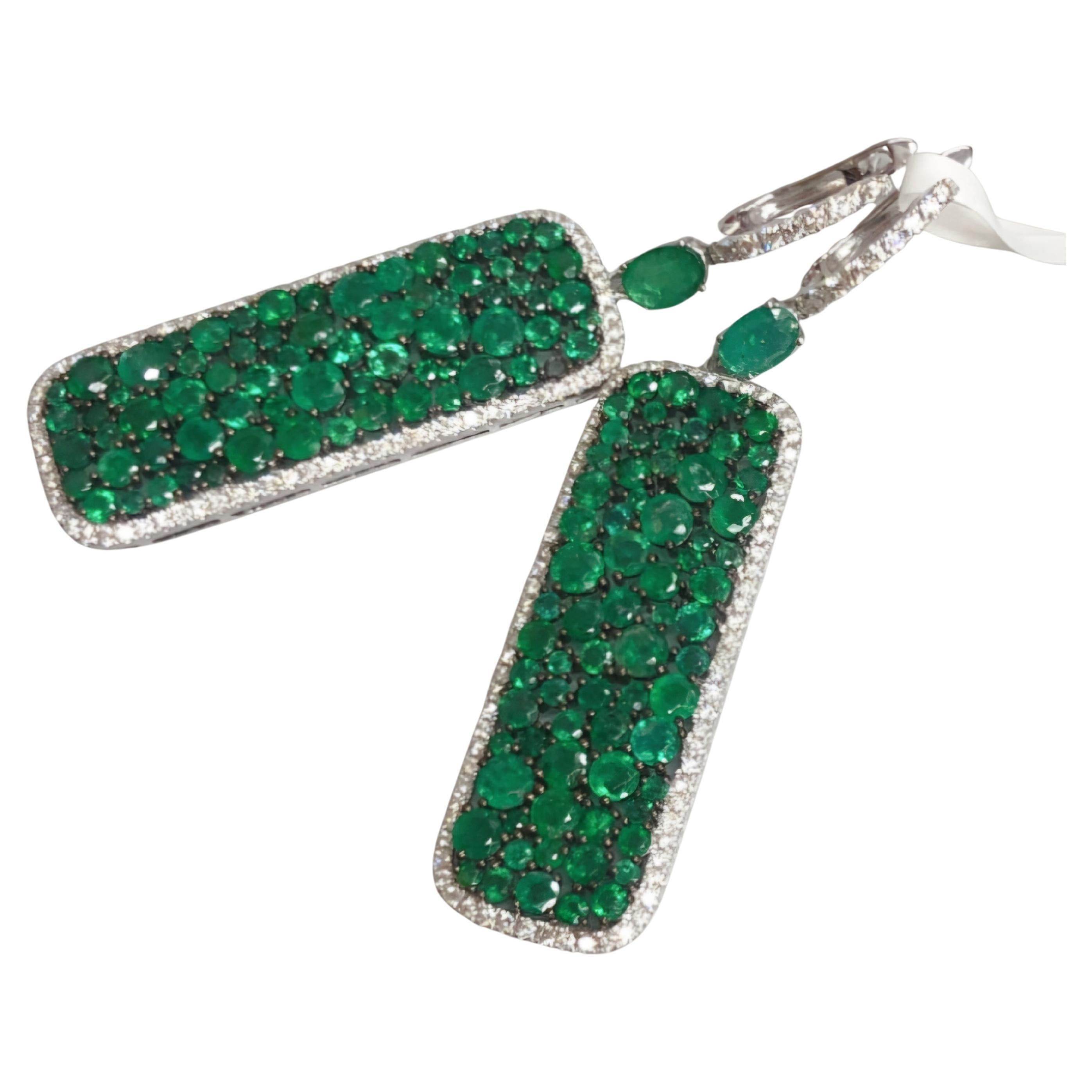 NWT $16, 959 18KT Gold 10CT Rare Fancy Emerald Diamond Dangle Earrings