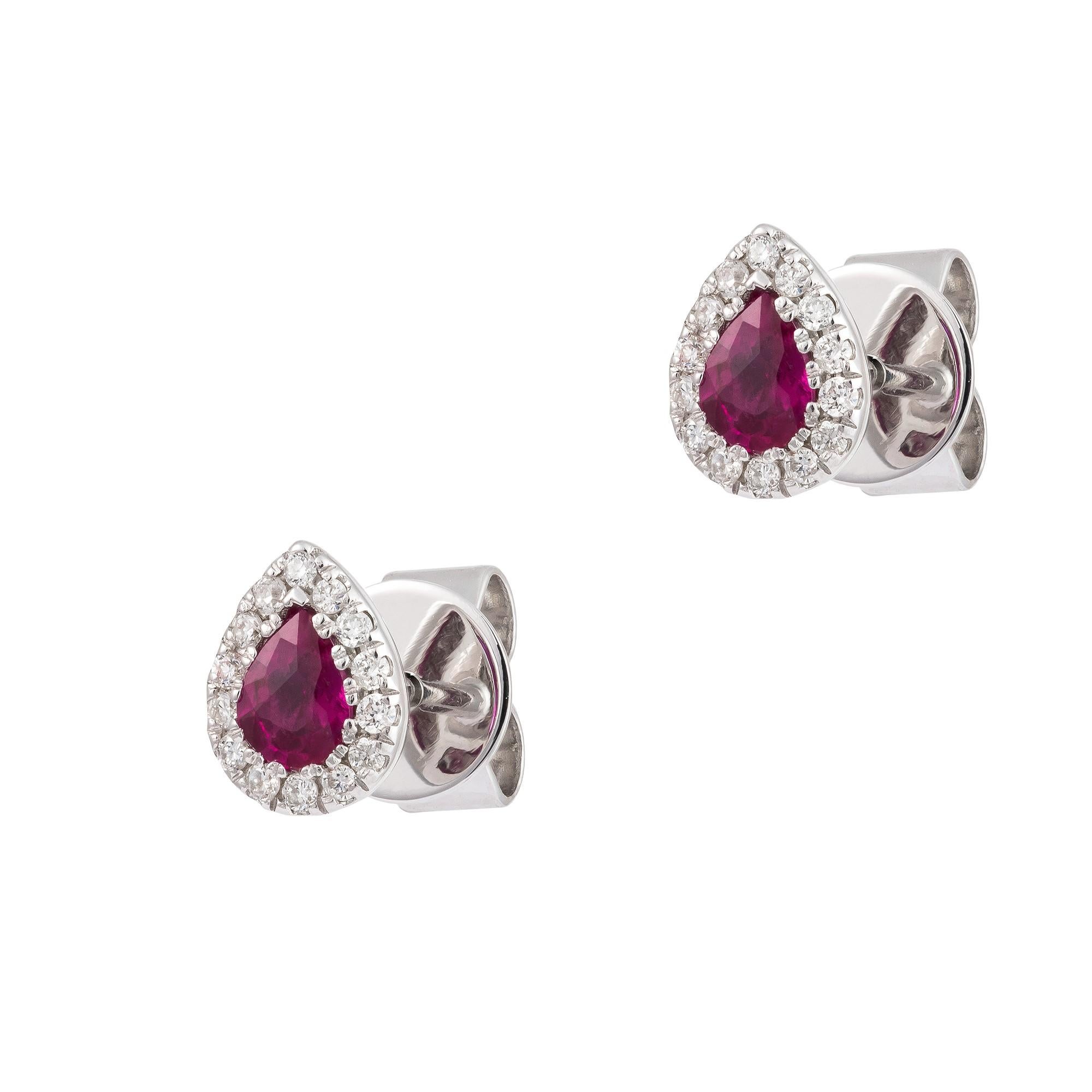 Taille poire NWT $1600 18KT Gold Glittering Fancy Red Pear Ruby Diamond Stud Earrings Clous d'oreilles en vente