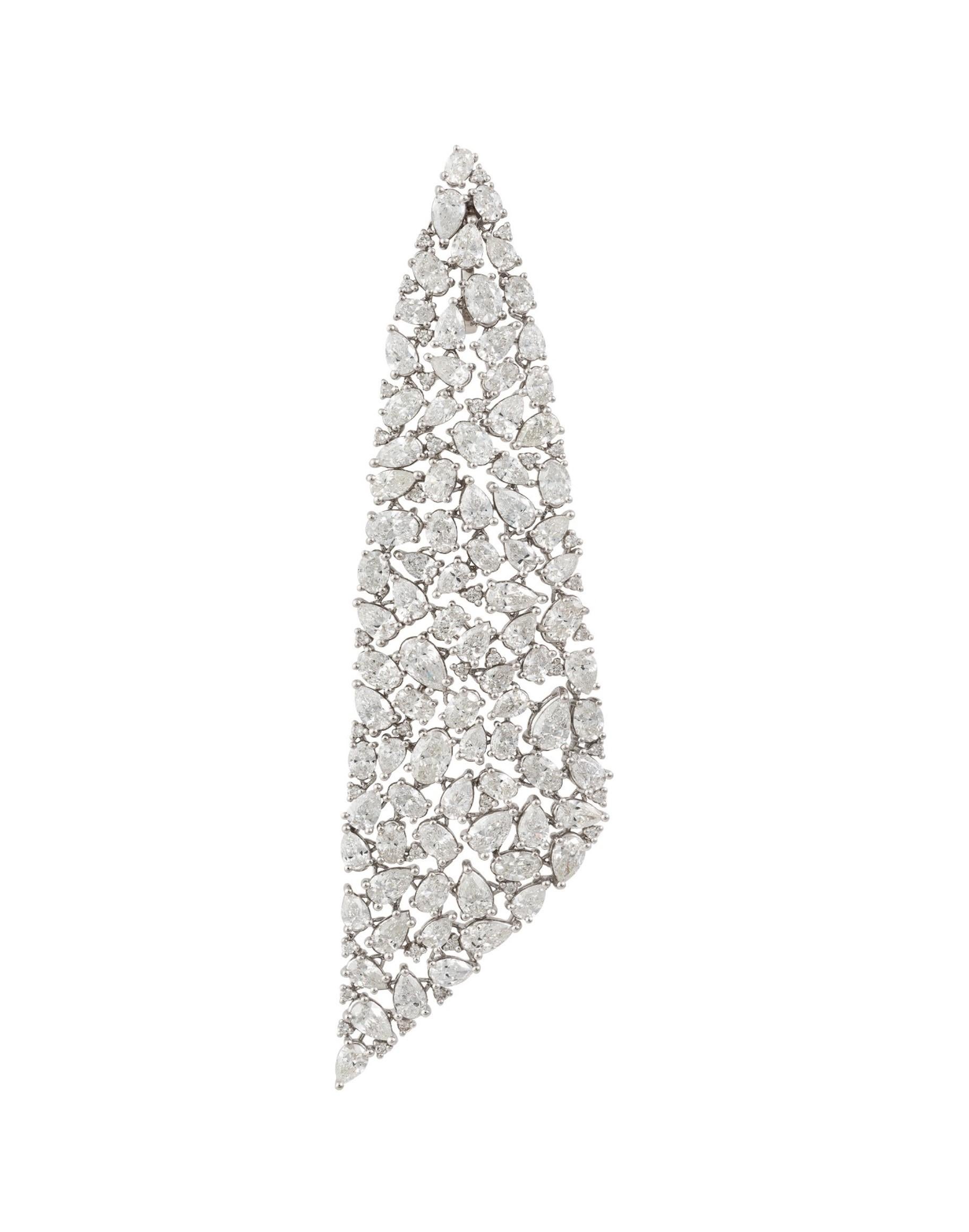 NEU $162, 500 18KT Gold prächtige, lange, drapierte Diamant-Ohrhänger mit aus Fancy-Diamanten (Gemischter Schliff) im Angebot