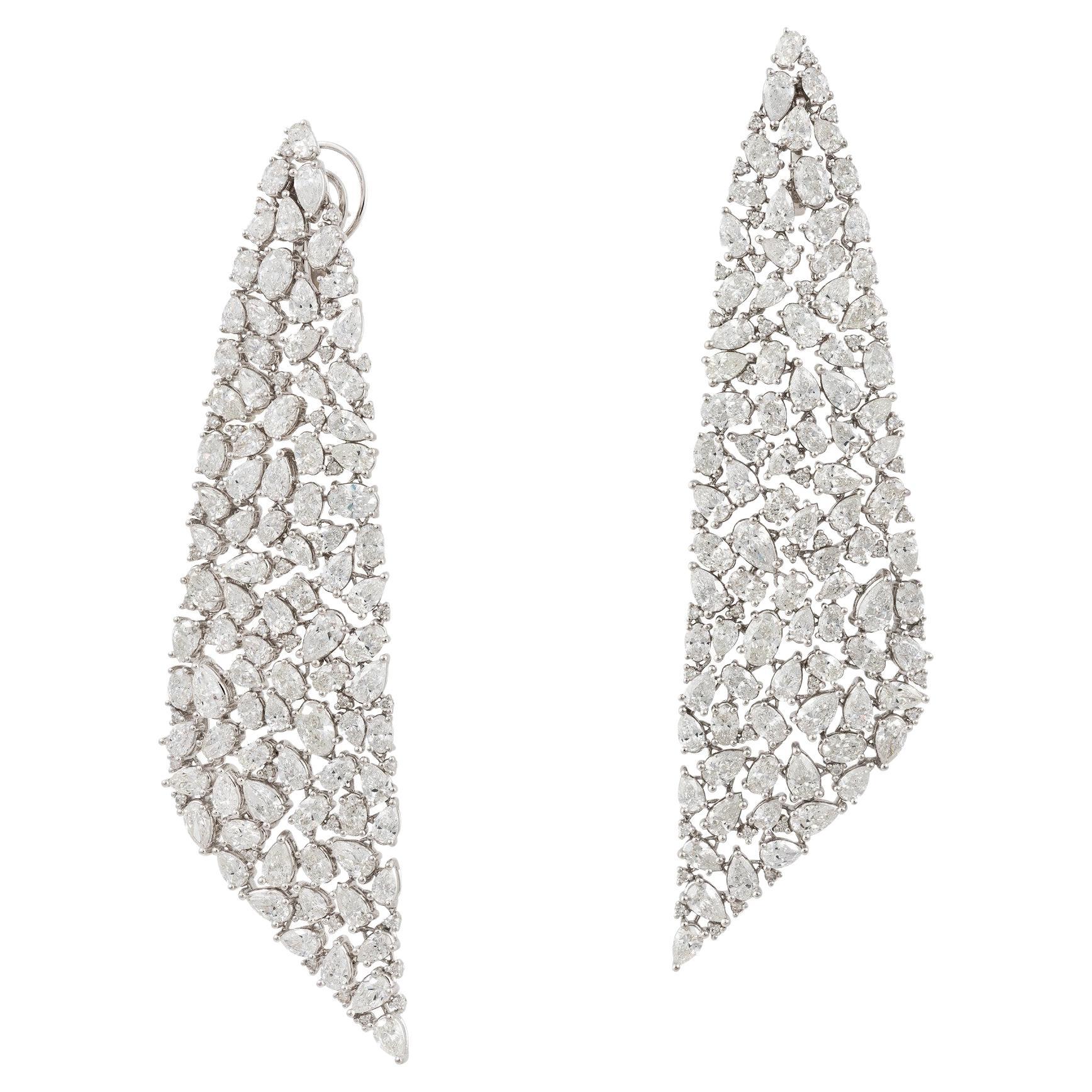 NWT $162, 500 Boucles d'oreilles pendantes en or 18KT avec de magnifiques diamants longs et fantaisistes.