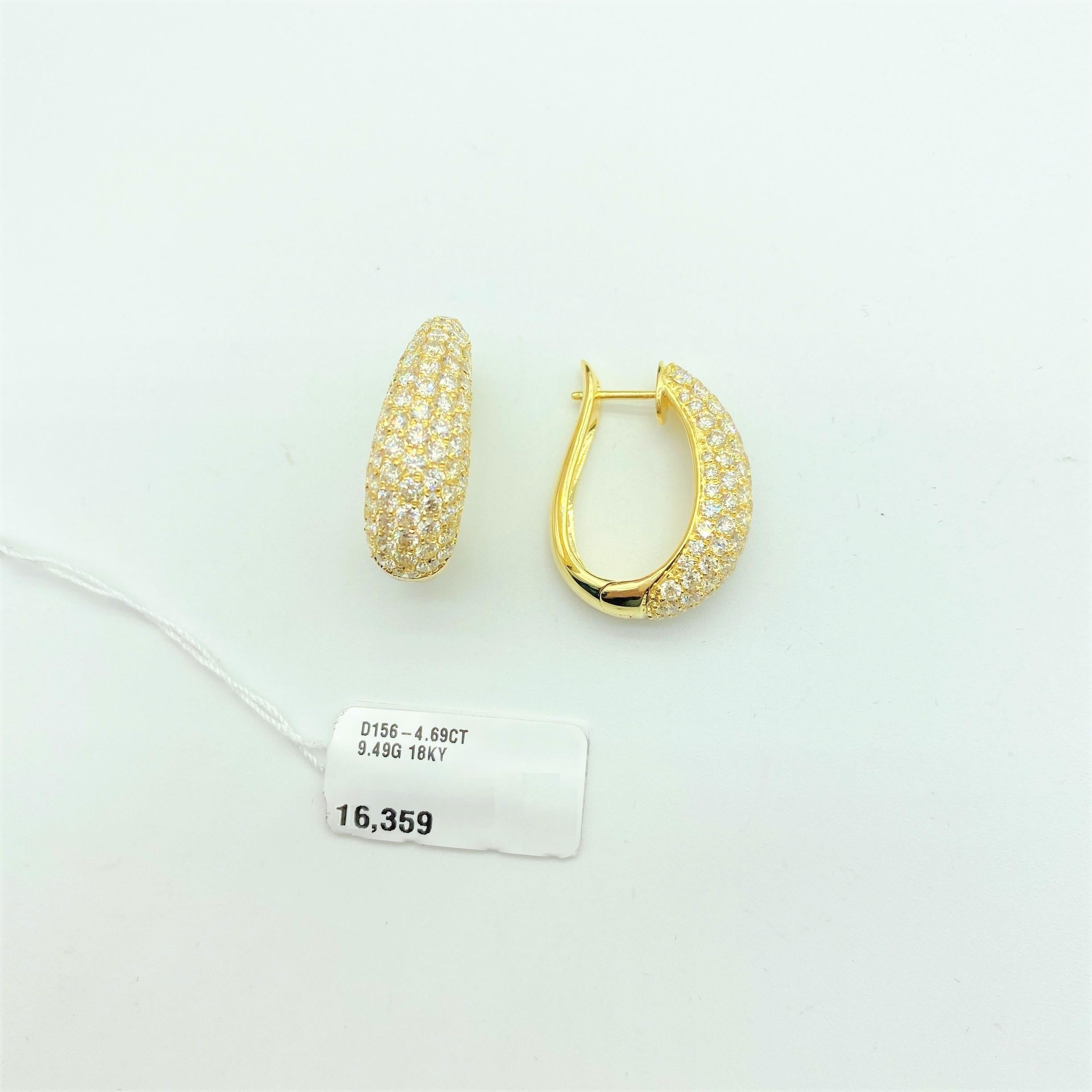 NWT 16, 359 Rare 18KT Gold 4.70CT Pave Diamond Huggie Earrings In New Condition In New York, NY