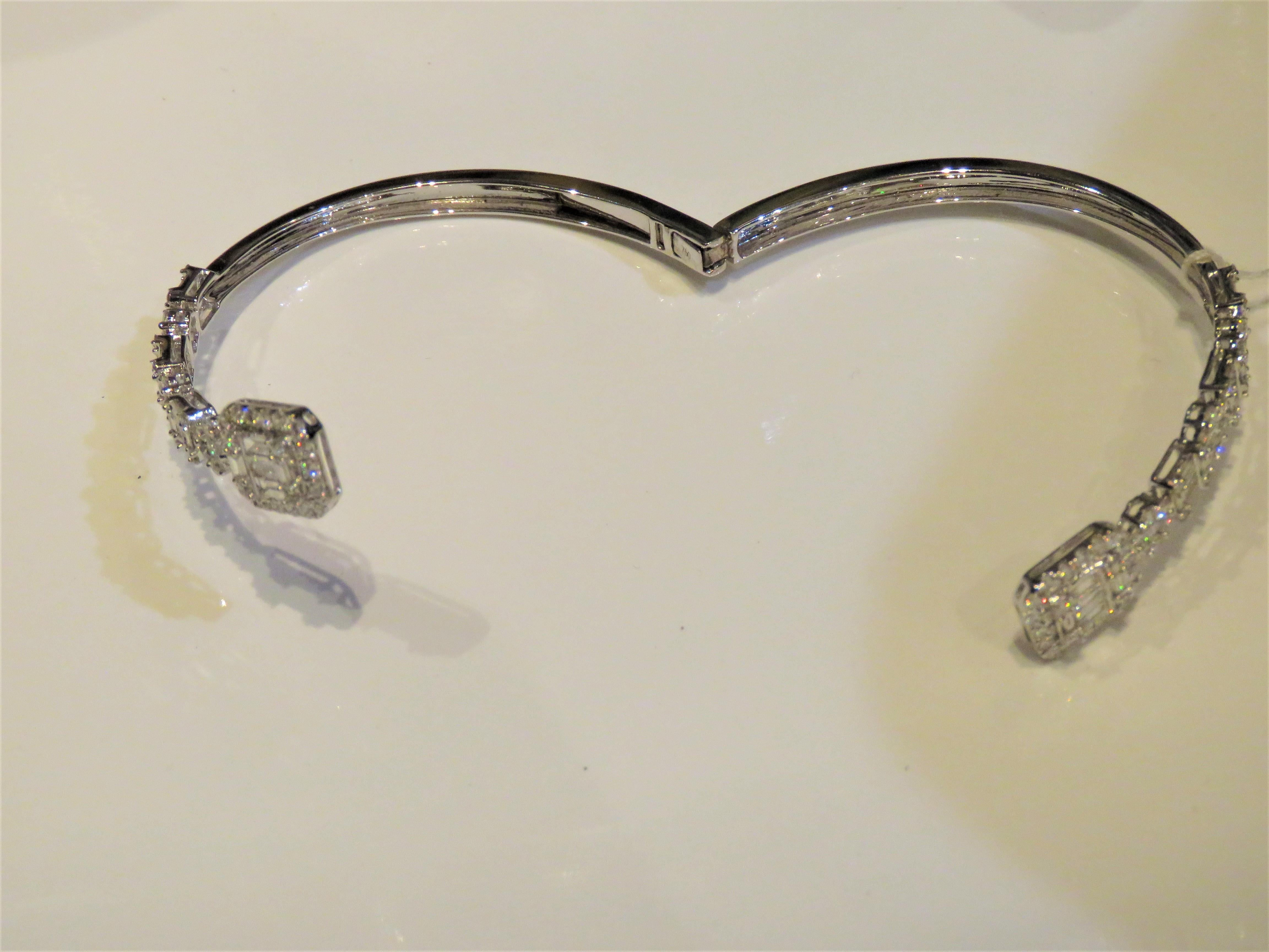 Mixed Cut NWT $16, 459 18KT Gold Fancy Glittering Diamond Baguette Bangle Bracelet For Sale