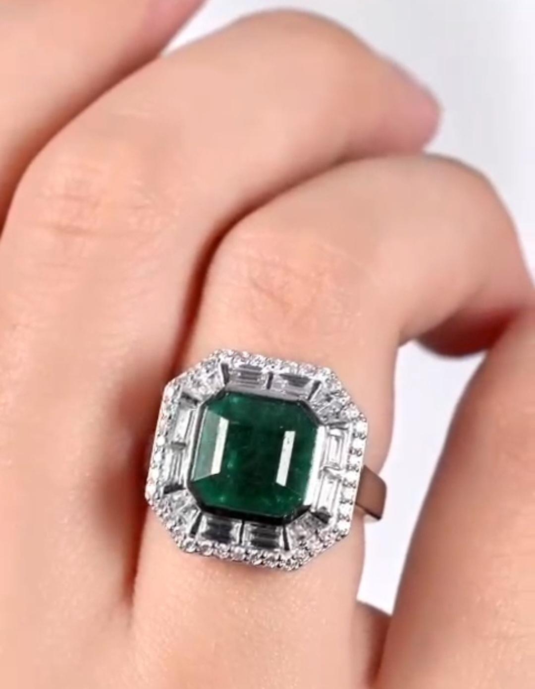 NEU $17, 000 18KT Gold Wunderschöner großer 6CT Fancy Glitzernder Smaragd-Diamantring mit glitzerndem Smaragd (Gemischter Schliff) im Angebot