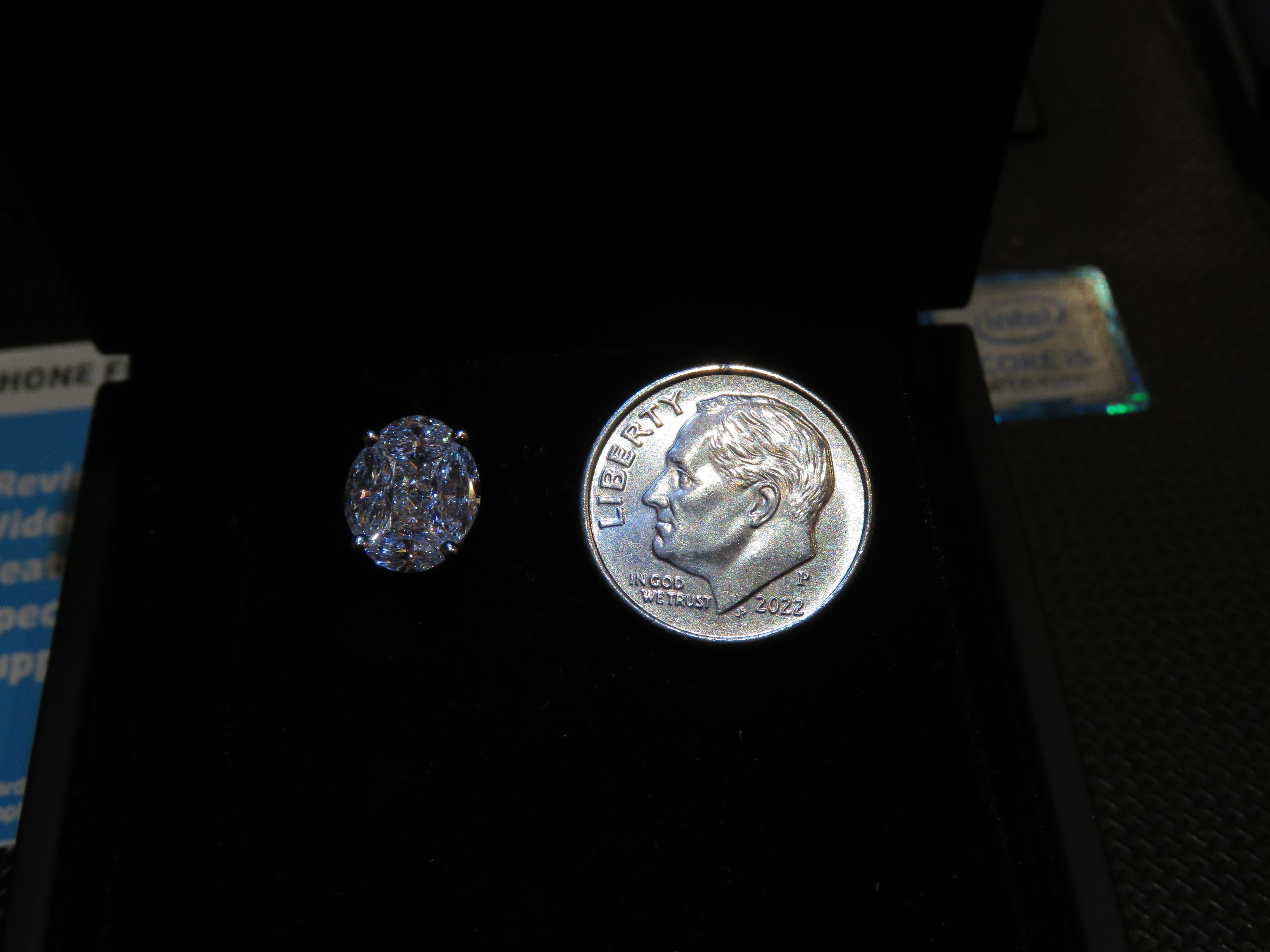 NEU $17, 500 18 Karat Gold Ausgefallene ovale Illusion glitzernde Diamant-Ohrstecker, Neu mit Diamanten im Zustand „Neu“ im Angebot in New York, NY