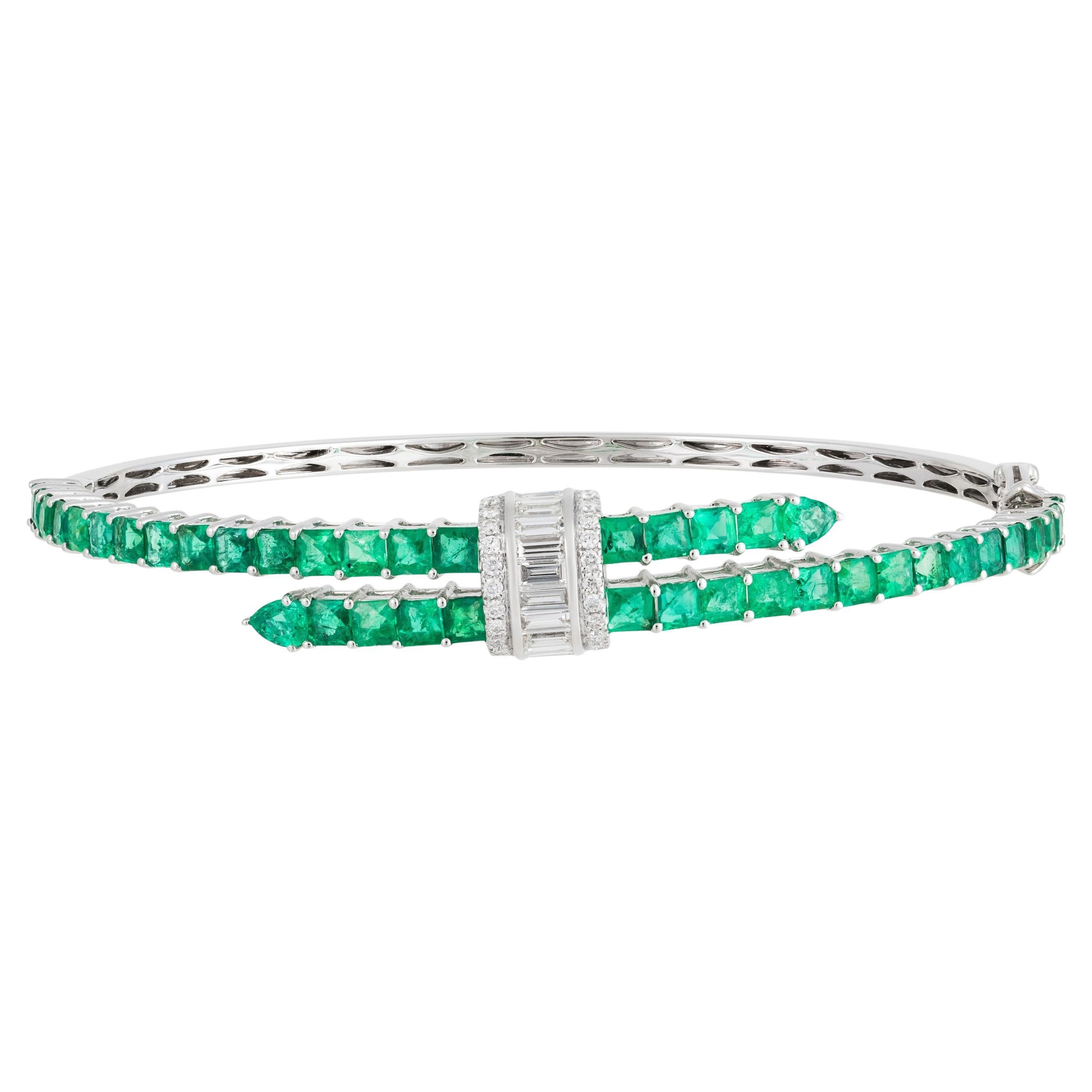 NWT $17, 500 18KT Gold Fancy Glittering Emerald Diamond Bracelet Bangle Cuff For Sale