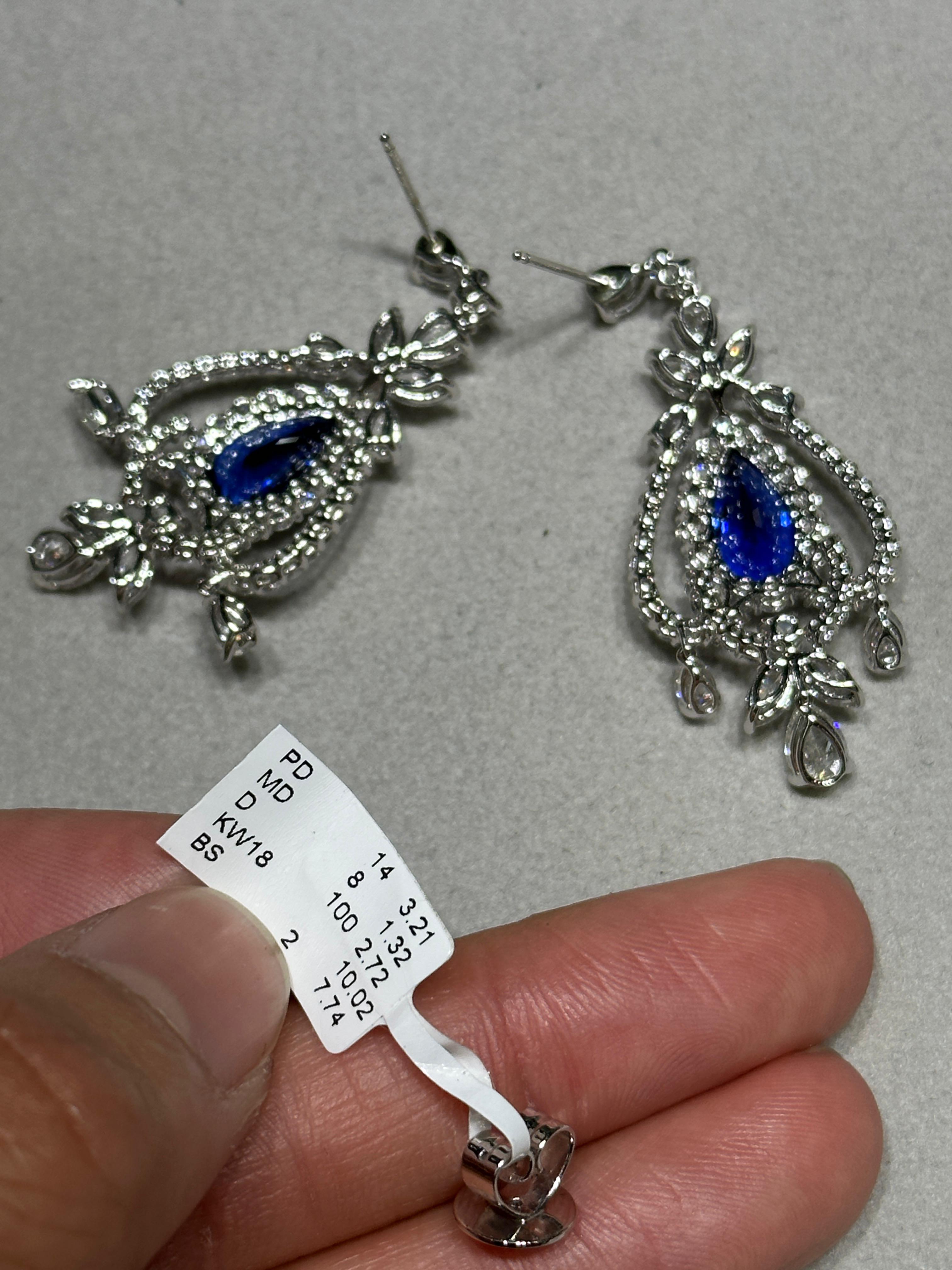 NWT $170, 000 18KT Gold Rare Gorgeous 15CT Blue Sapphire Diamond Dangle Earrings In New Condition For Sale In New York, NY