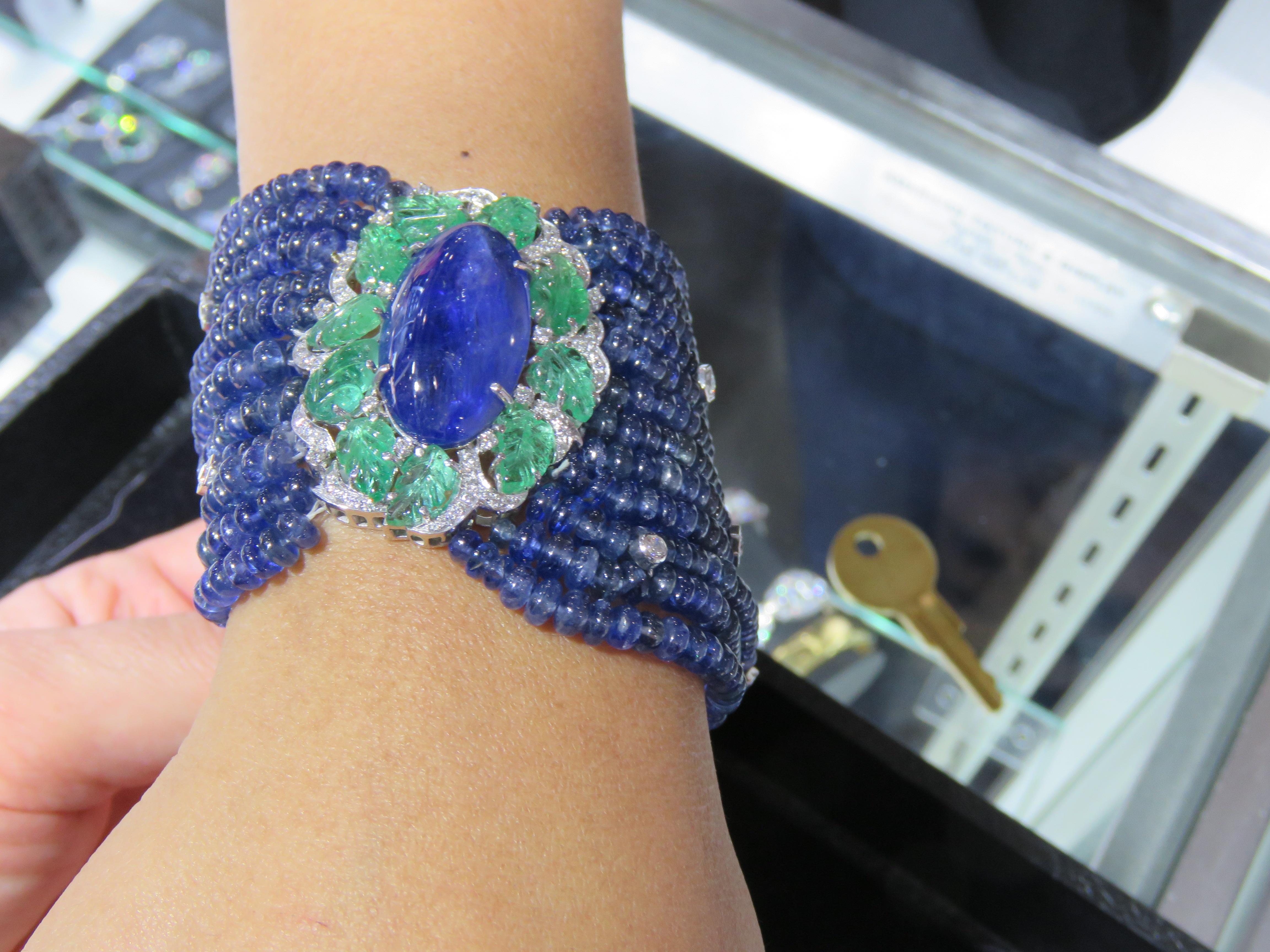 NWT $175, 000 18KT Gold 325CT Rare Gorgeous Burmese Sapphire Diamond Bracelet In New Condition For Sale In New York, NY