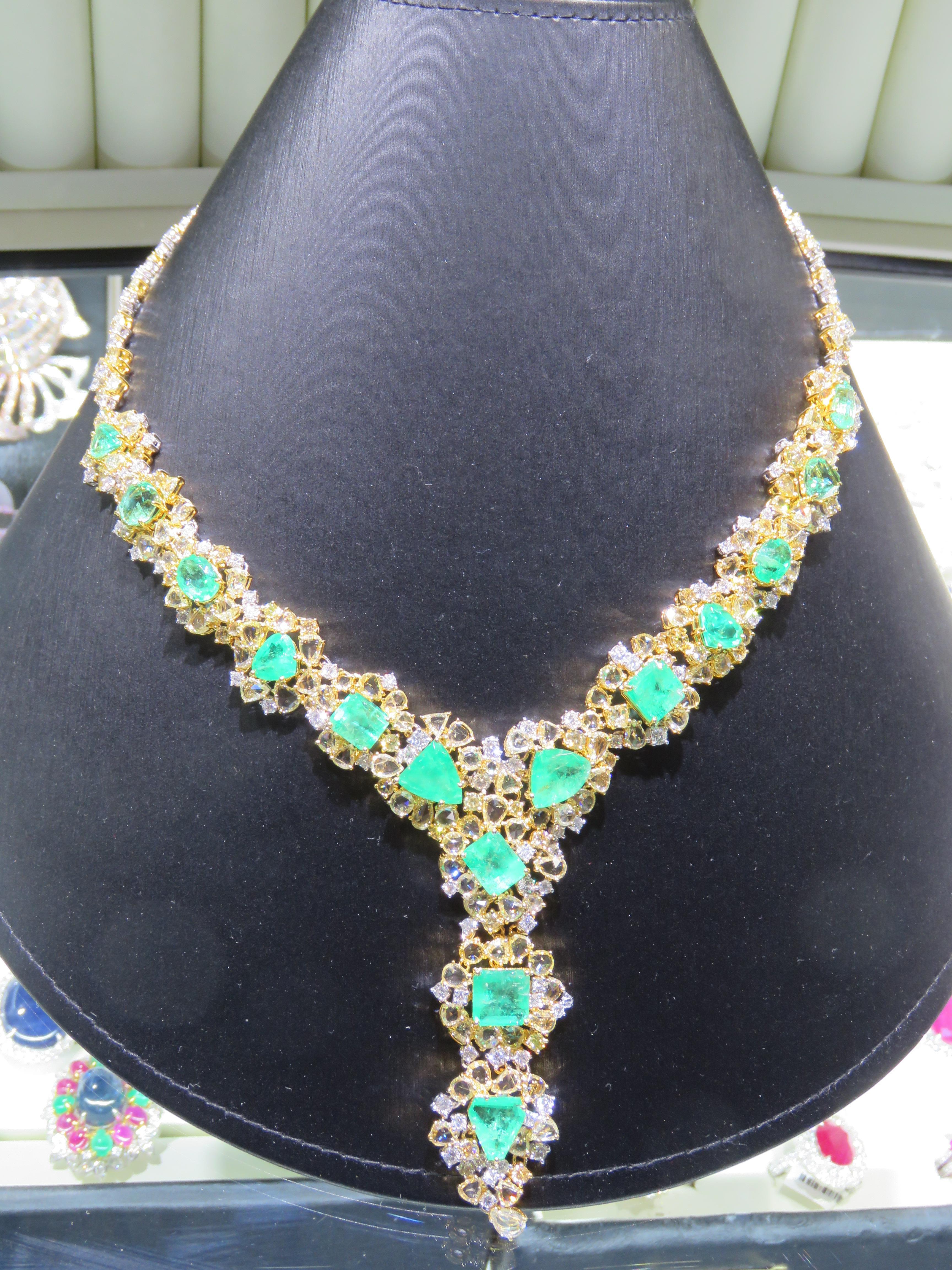NWT $ 176, 000 Rare Fancy 18KT Gorgeous 50CT Esmeralda Amarillo Diamond Drop Necklace en Nuevo estado para la venta en New York, NY