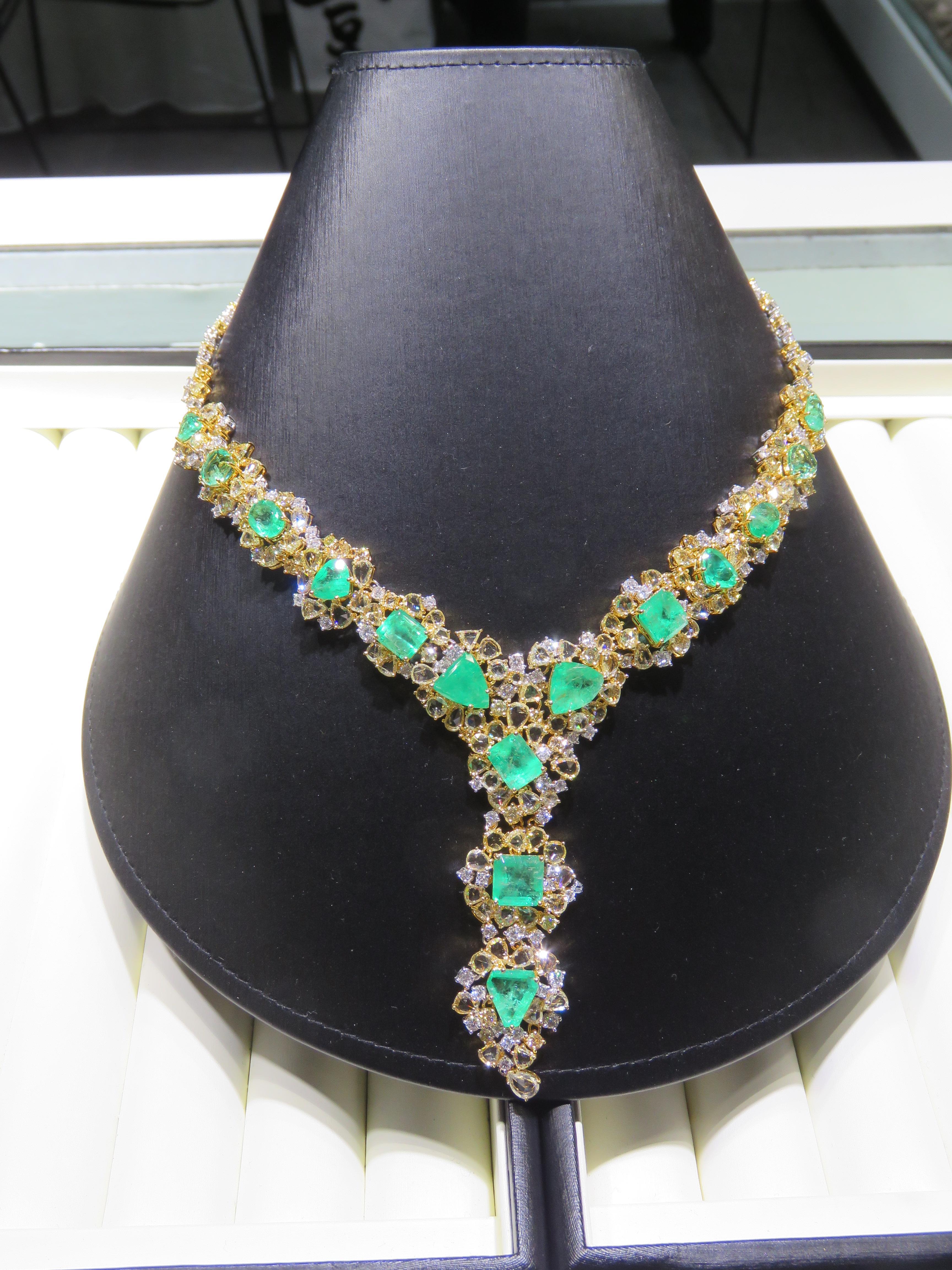 De las mujeres NWT $ 176, 000 Rare Fancy 18KT Gorgeous 50CT Esmeralda Amarillo Diamond Drop Necklace en venta