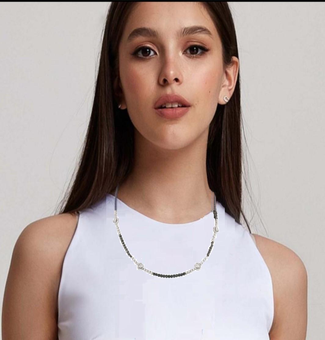 Taglio misto NWT $18,000 Collana in oro 18KT con diamanti neri e diamanti bianchi, scintillante e di fantasia in vendita