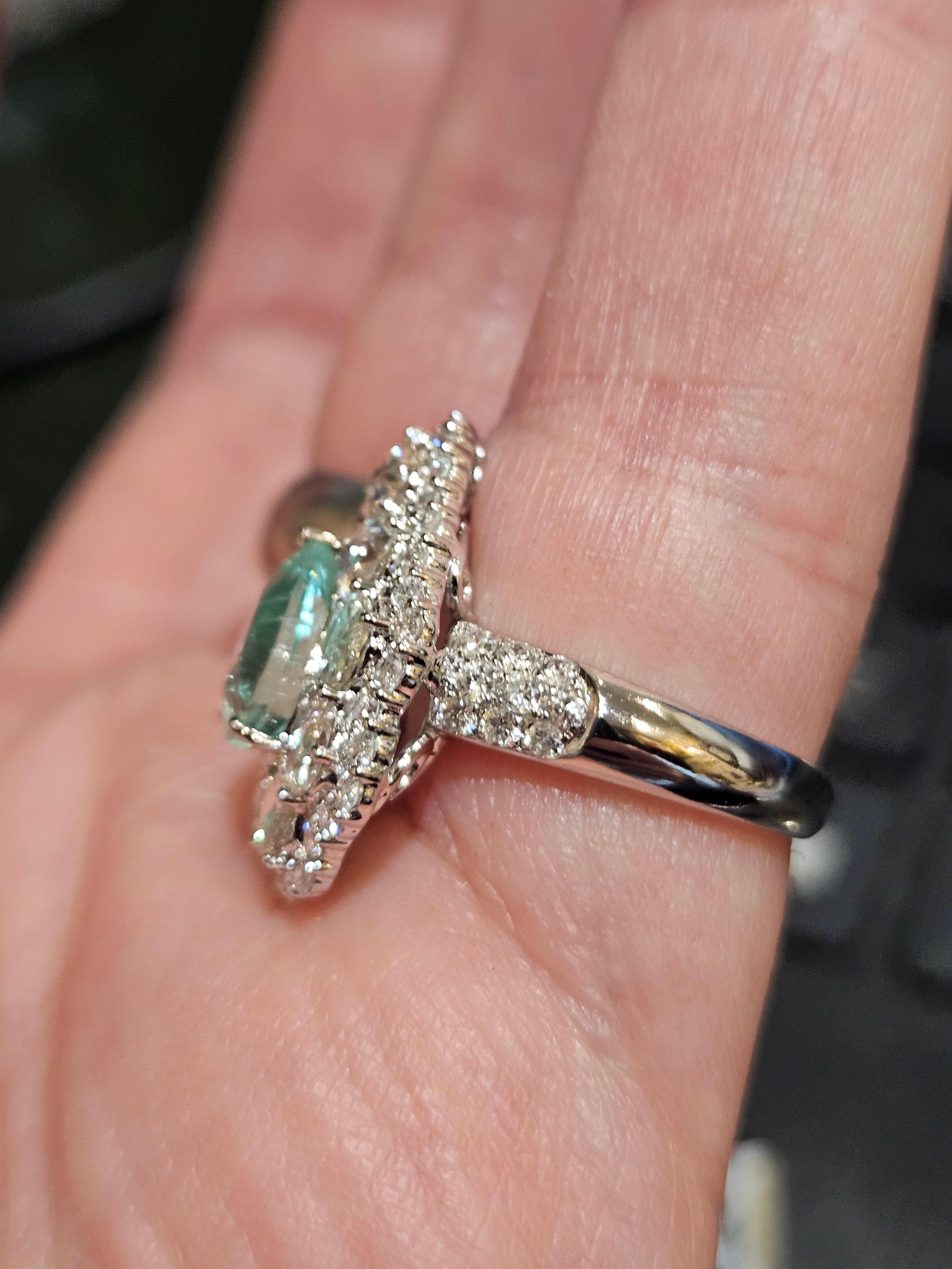 Taglio misto NWT $18, 000 Anello in oro 18KT con tormalina Paraiba di 4,50 carati e diamanti di lusso in vendita