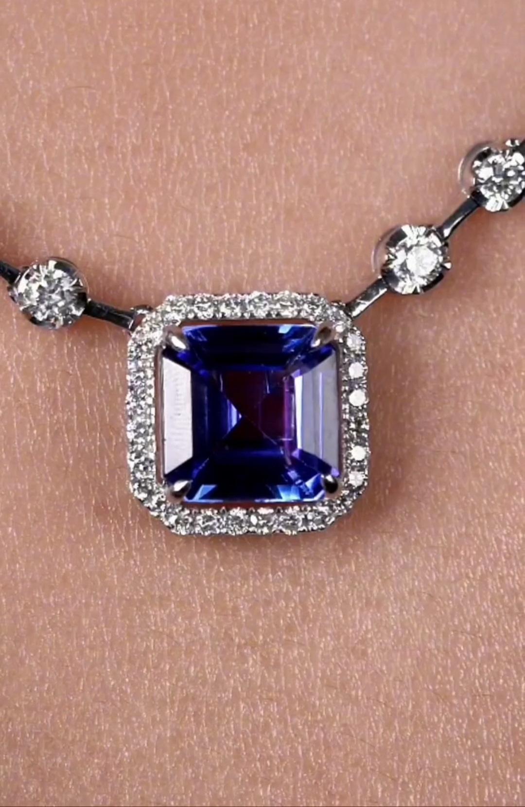 NWT $18, 000 Fancy 18KT Gold Large 5.50CT Tanzanite Diamond Pendant Necklace In New Condition For Sale In New York, NY