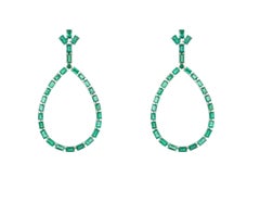 NWT $18, 000 Rare Gorgeous 18KT Gold Baguette Emerald Dangle Drop Earrings