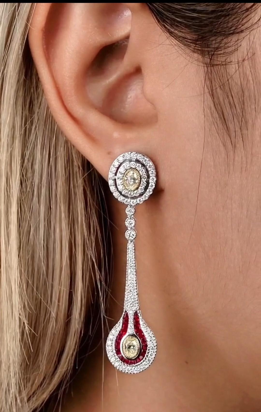 Taille mixte NWT $18, 500 Boucles d'oreilles pendantes en or 18KT Magnifique diamant jaune rubis fantaisie en vente