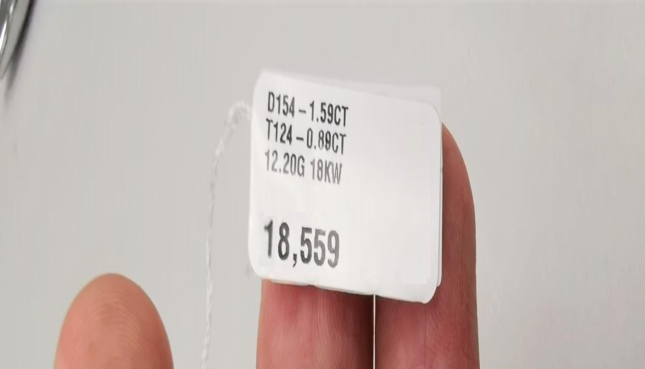 NWT $18, 599 Prächtige 18KT Gold Fancy Cascading Diamond Drape Drop Ohrringe im Zustand „Neu“ im Angebot in New York, NY