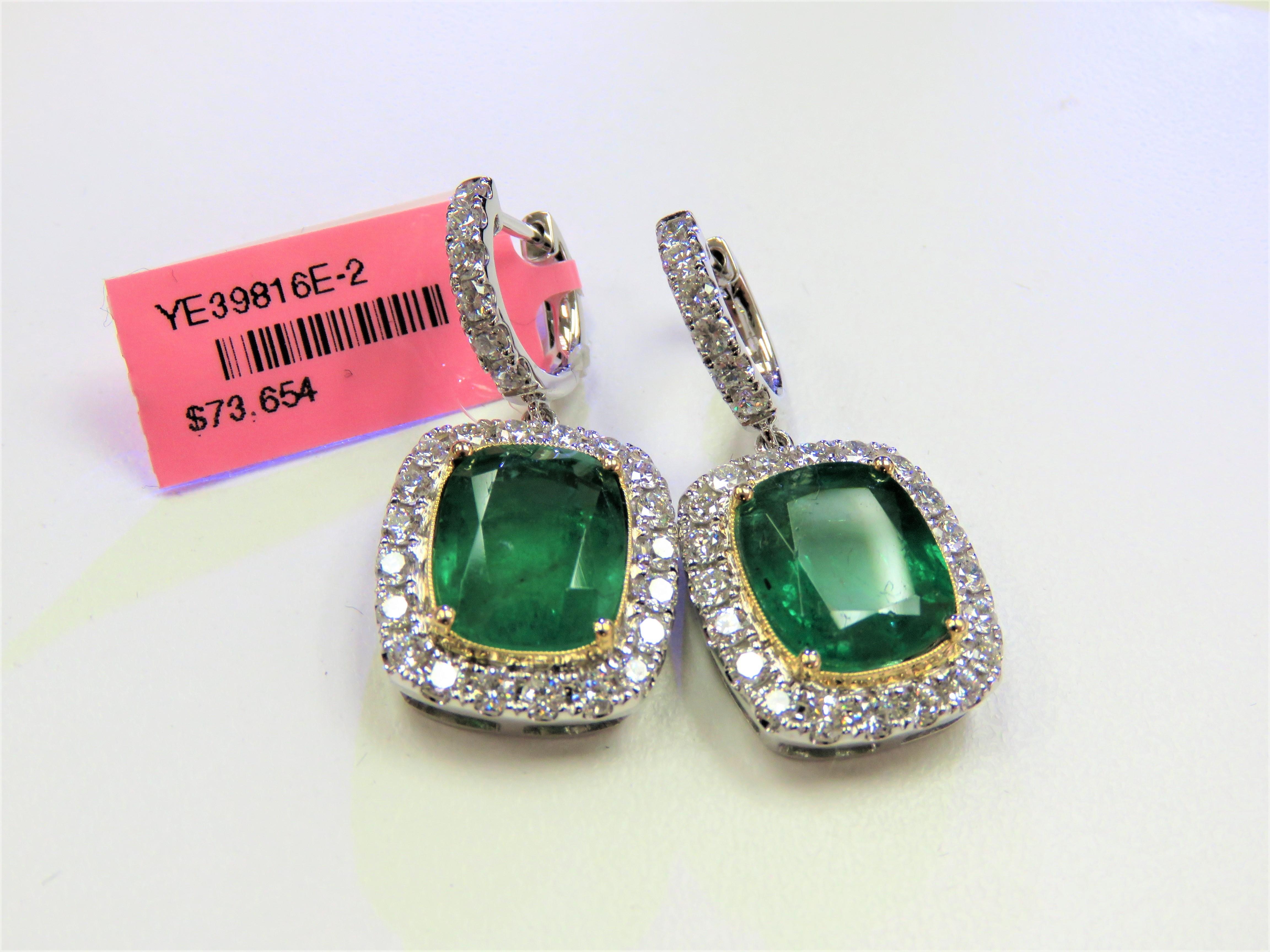 Ohrhänger aus 18 Karat Gold mit glitzerndem grünem Smaragd und Diamanten (Smaragdschliff) im Angebot